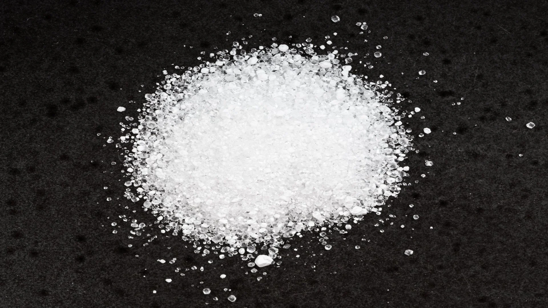 pile-of-crystalline-citric-acid-close-up-on-black-2024-10-16-21-24-48-utc