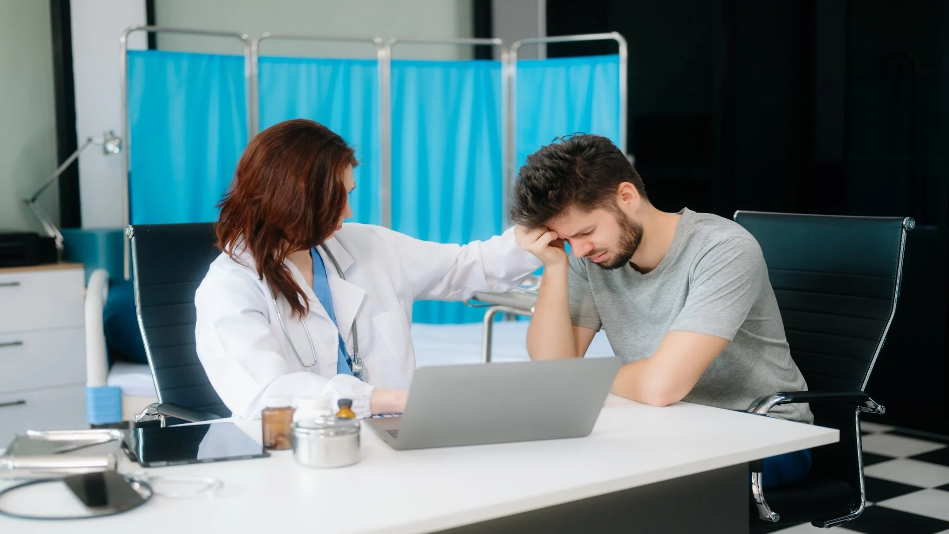 female-doctor-explaining-diagnosis-to-her-patient-2025-04-13-01-18-55-utc