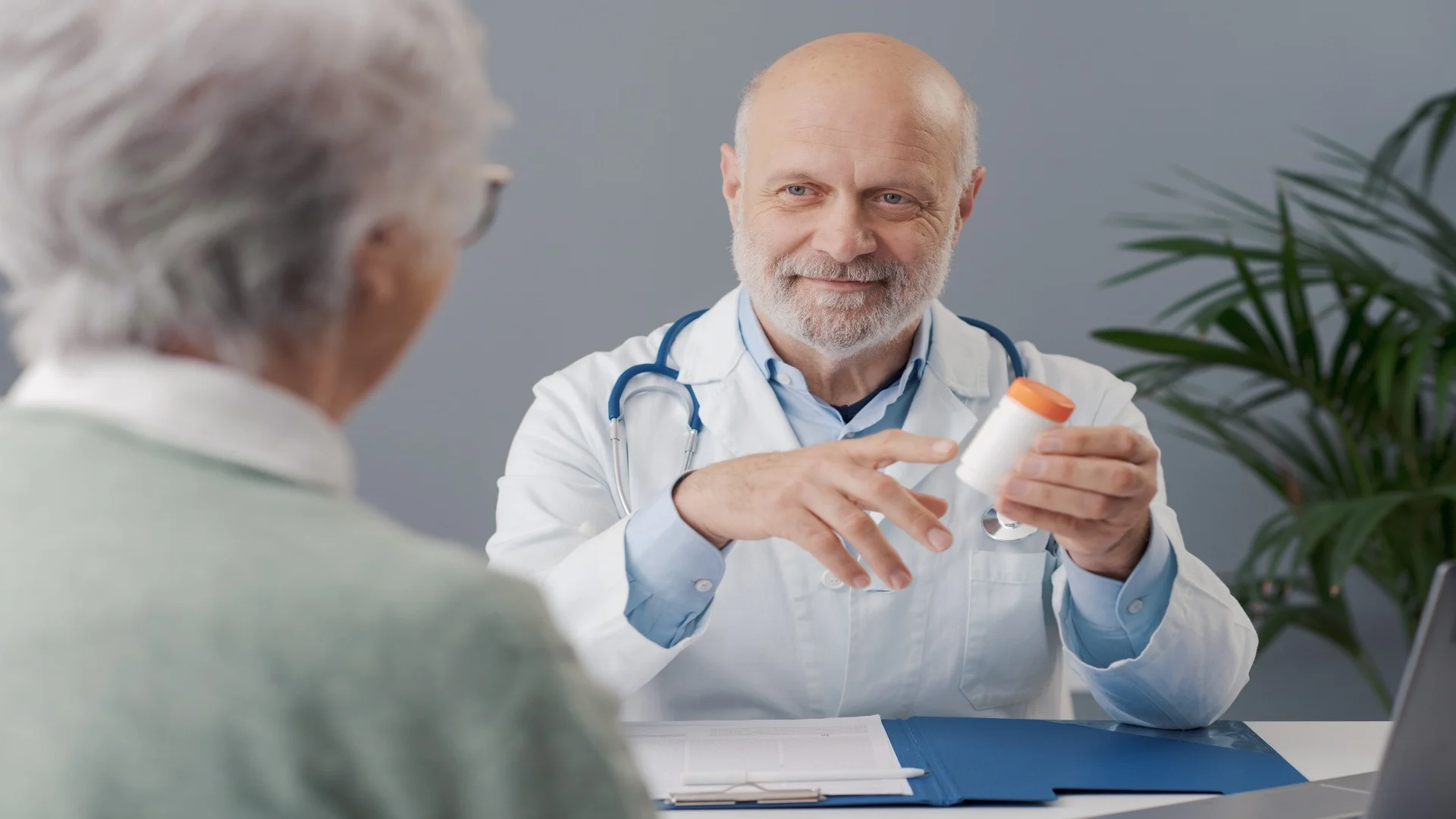 doctor-giving-prescription-medicines-to-a-patient-2025-01-07-06-53-56-utc