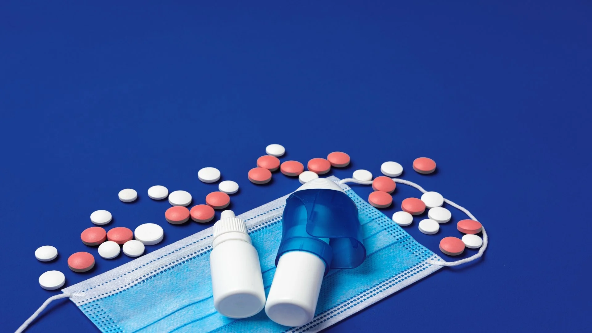 vitamins-and-face-protective-mask-coronavirus-pre-2025-02-25-07-54-41-utc