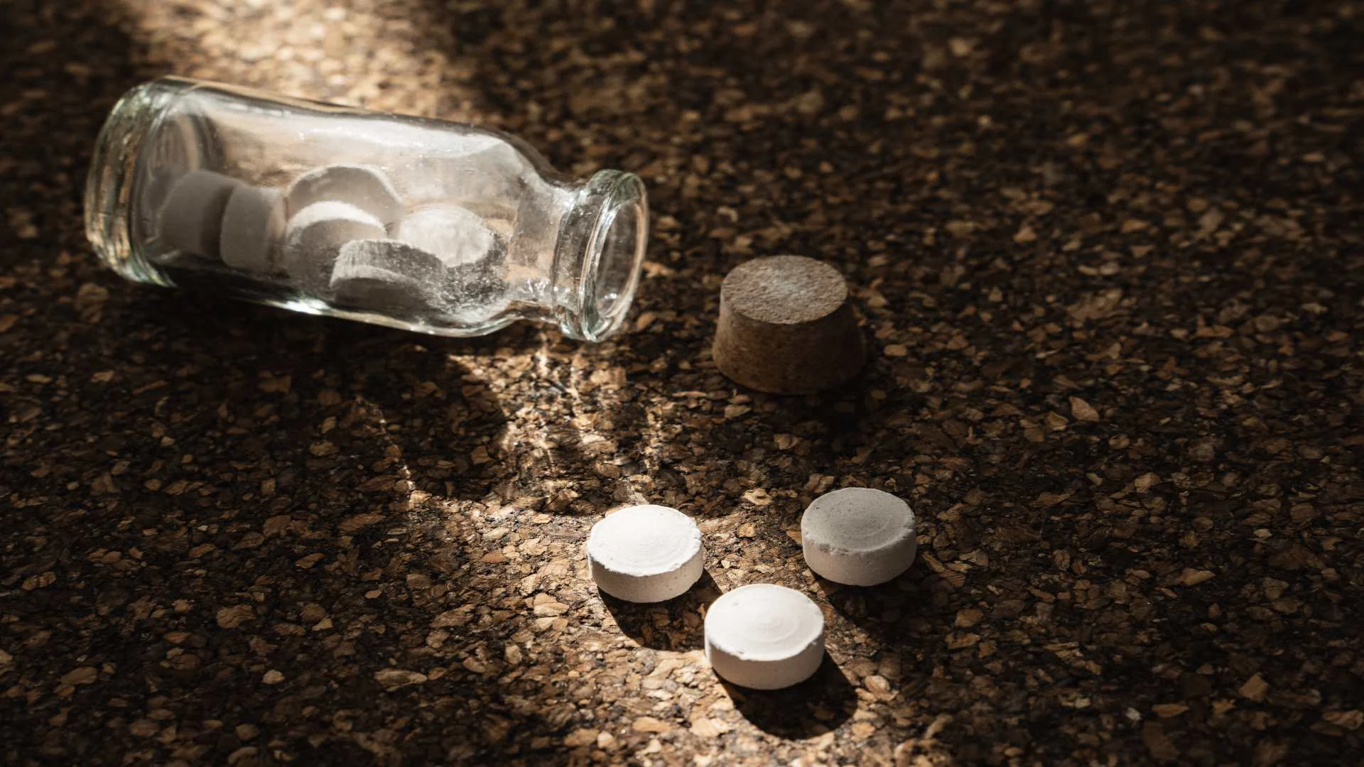 Discover the risks, symptoms, and Oxycodone side effects of addiction. Learn how to find effective treatment and support for overcoming oxycodone dependency.