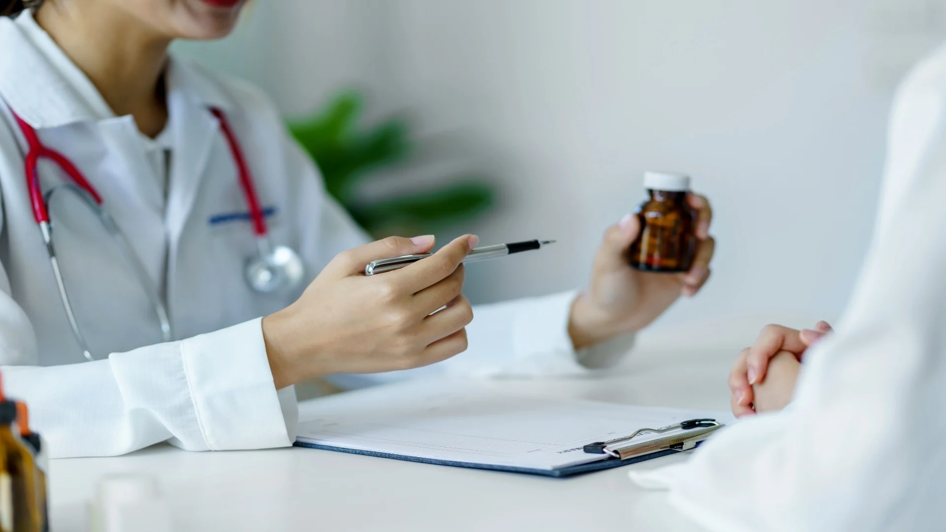 female-doctor-asks-about-the-patient-s-condition-a-2025-03-10-06-02-57-utc