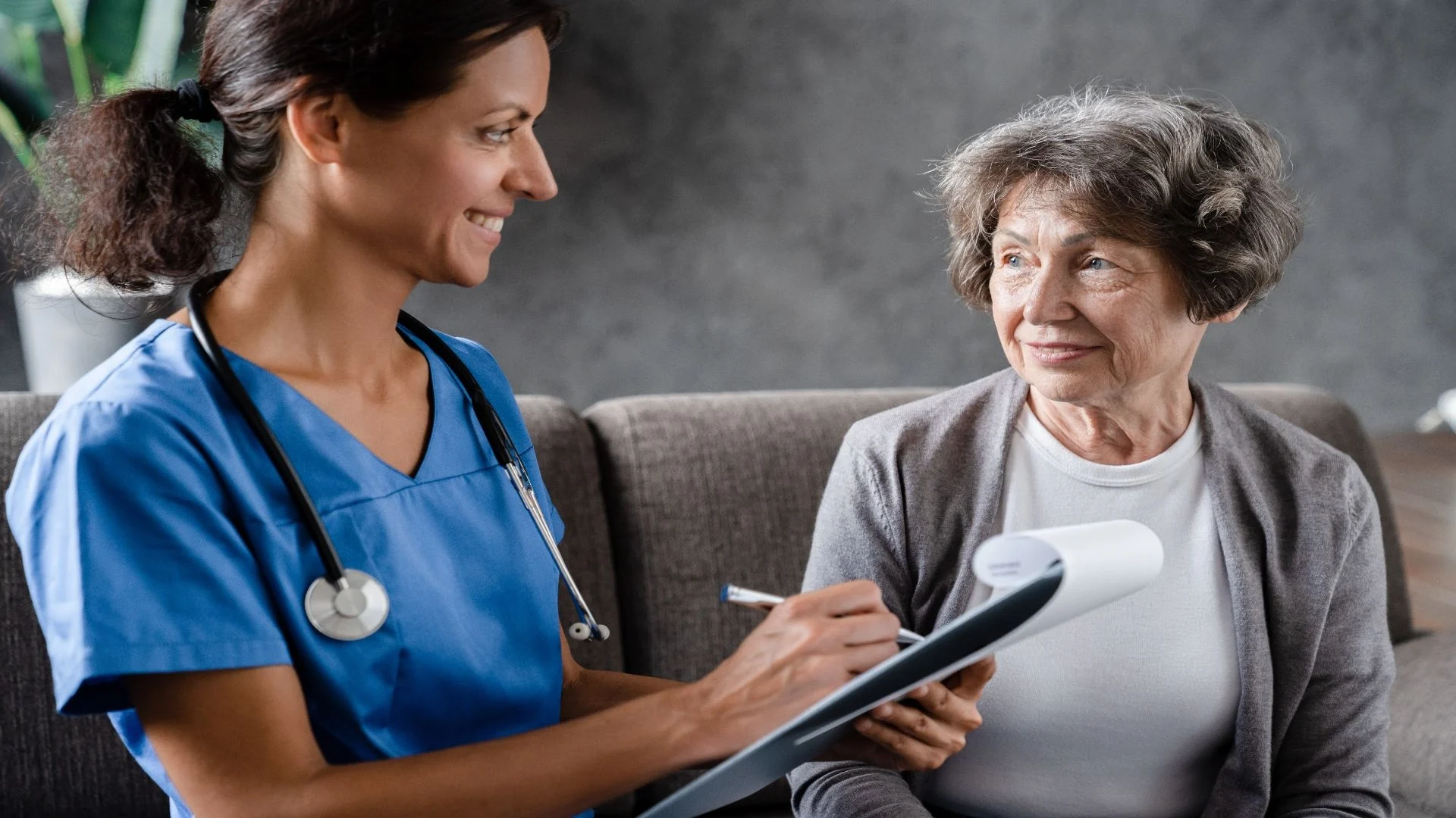 closeup-smiling-trustworthy-medical-worker-nurse-c-2025-01-09-04-11-52-utc