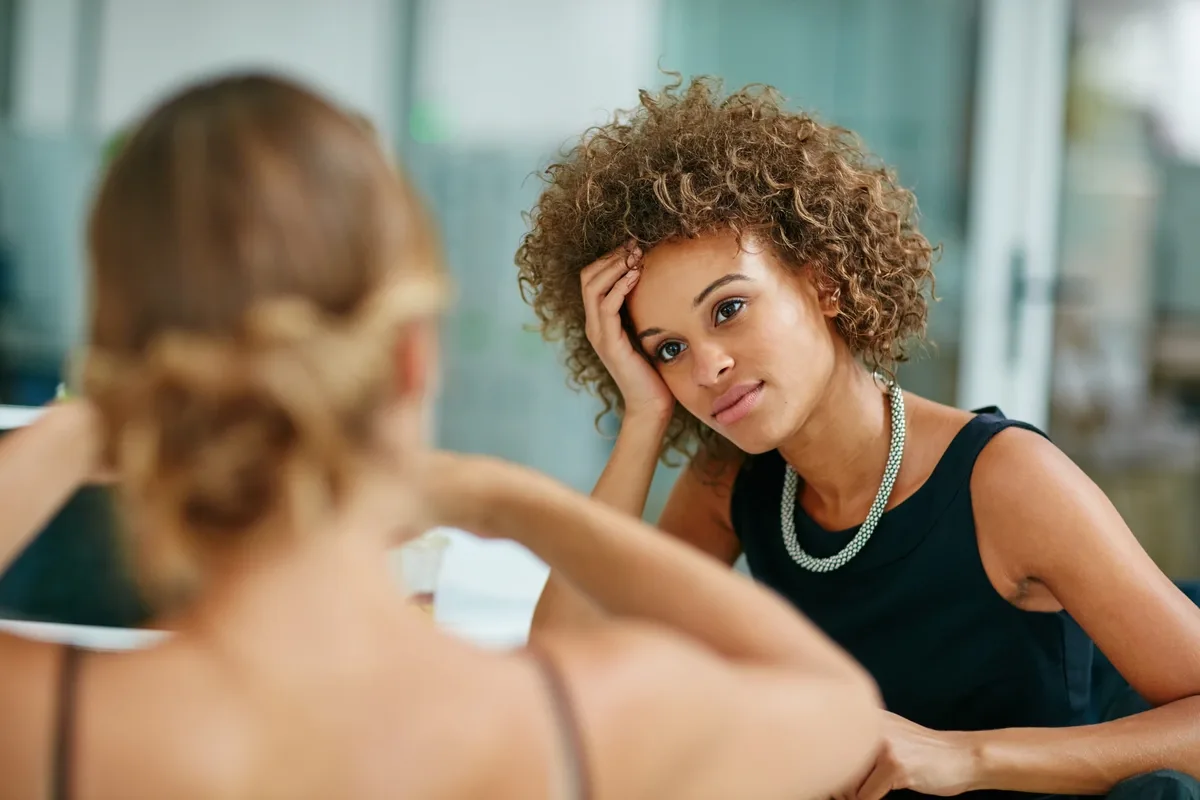 Image of two women talking and one not paying attention symbolizing Narcissistic Personality Disorder