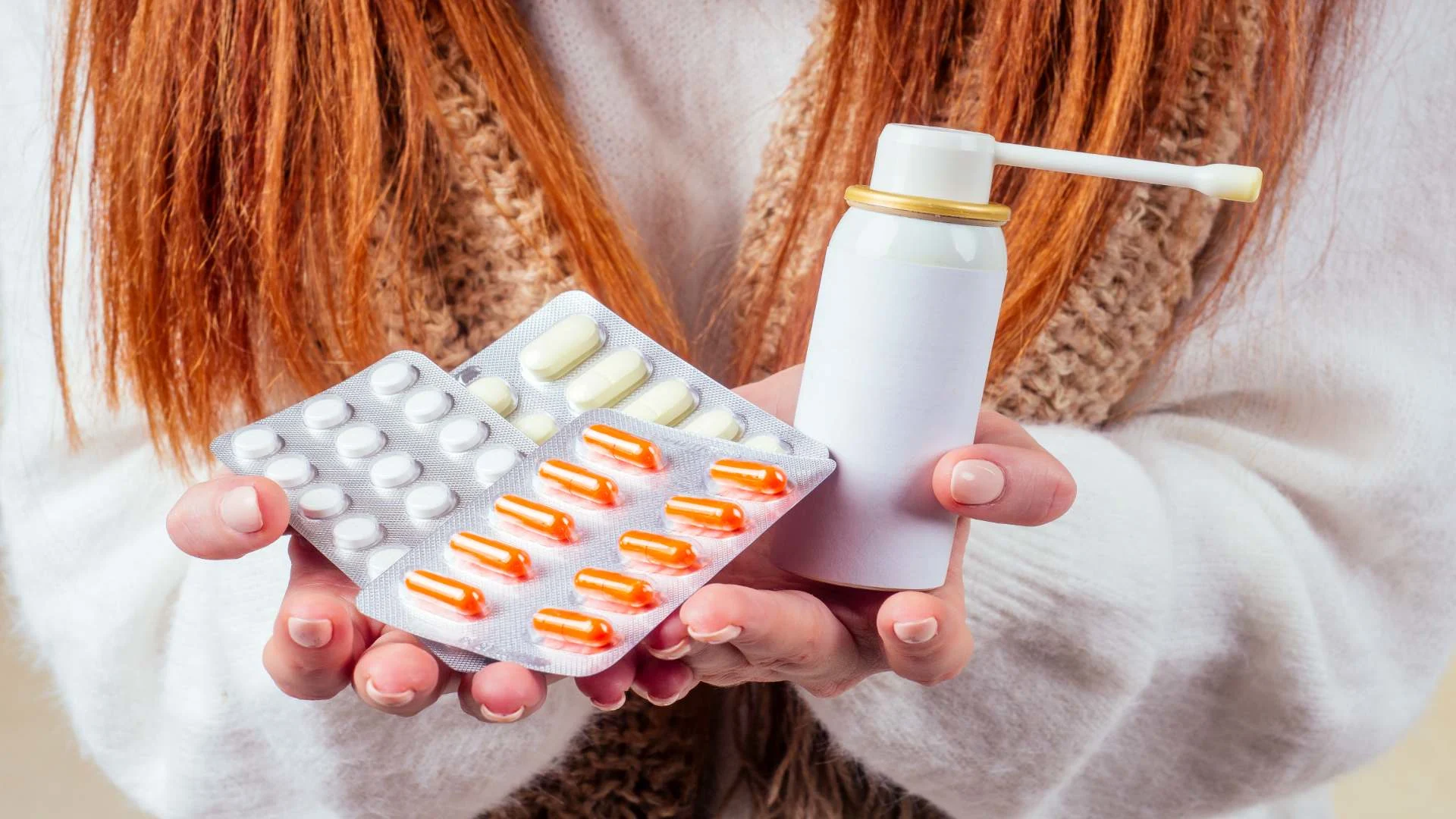 prednisone and alcohol are not a good idea. Woman holding pills in her hand.