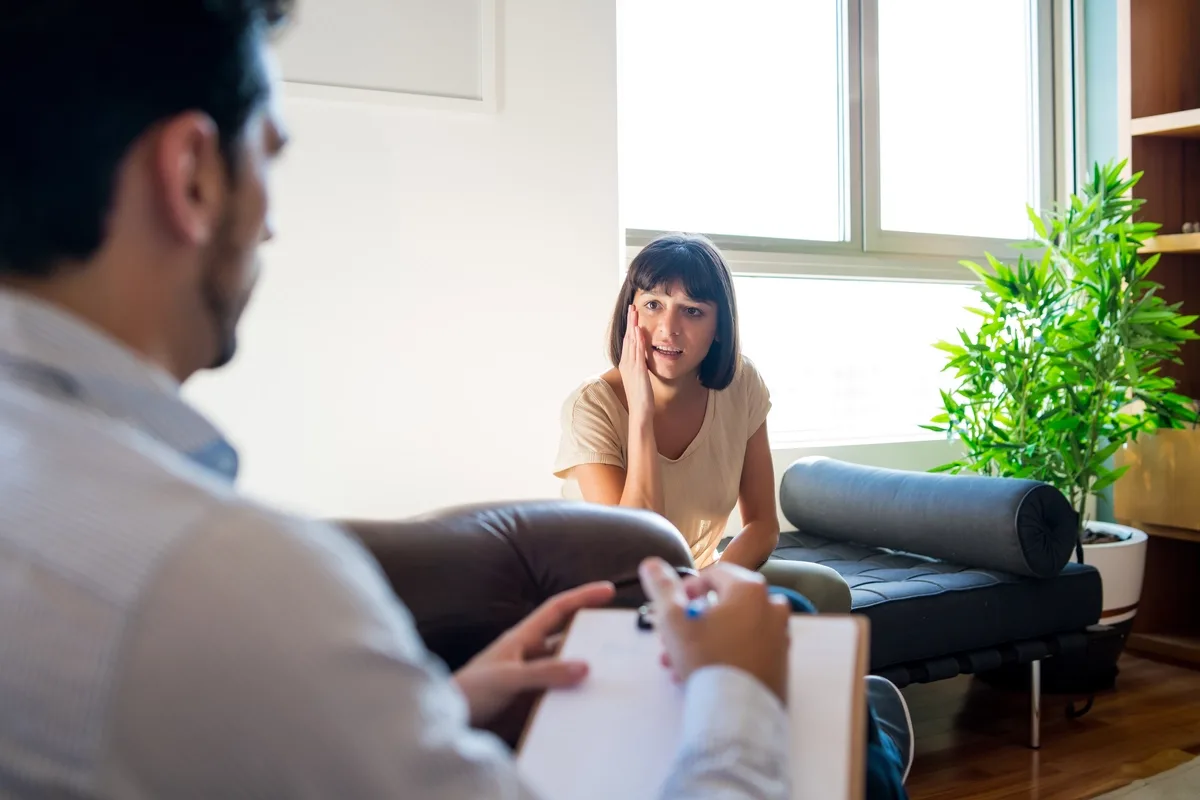 EMDR: Surprised woman listening intensely to psychiatrist