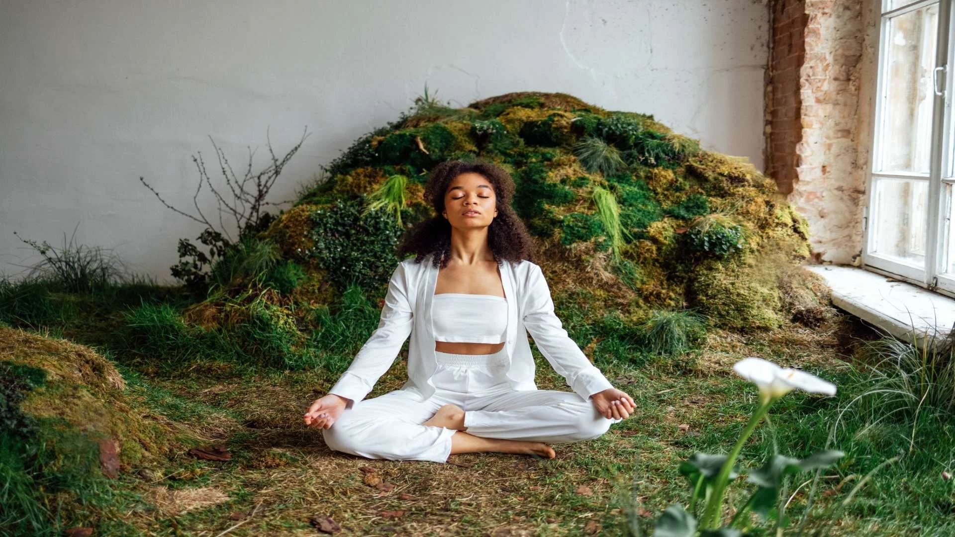 full-size-photo-of-optimistic-brunette-lady-sits-o-2025-01-09-21-55-10-utc