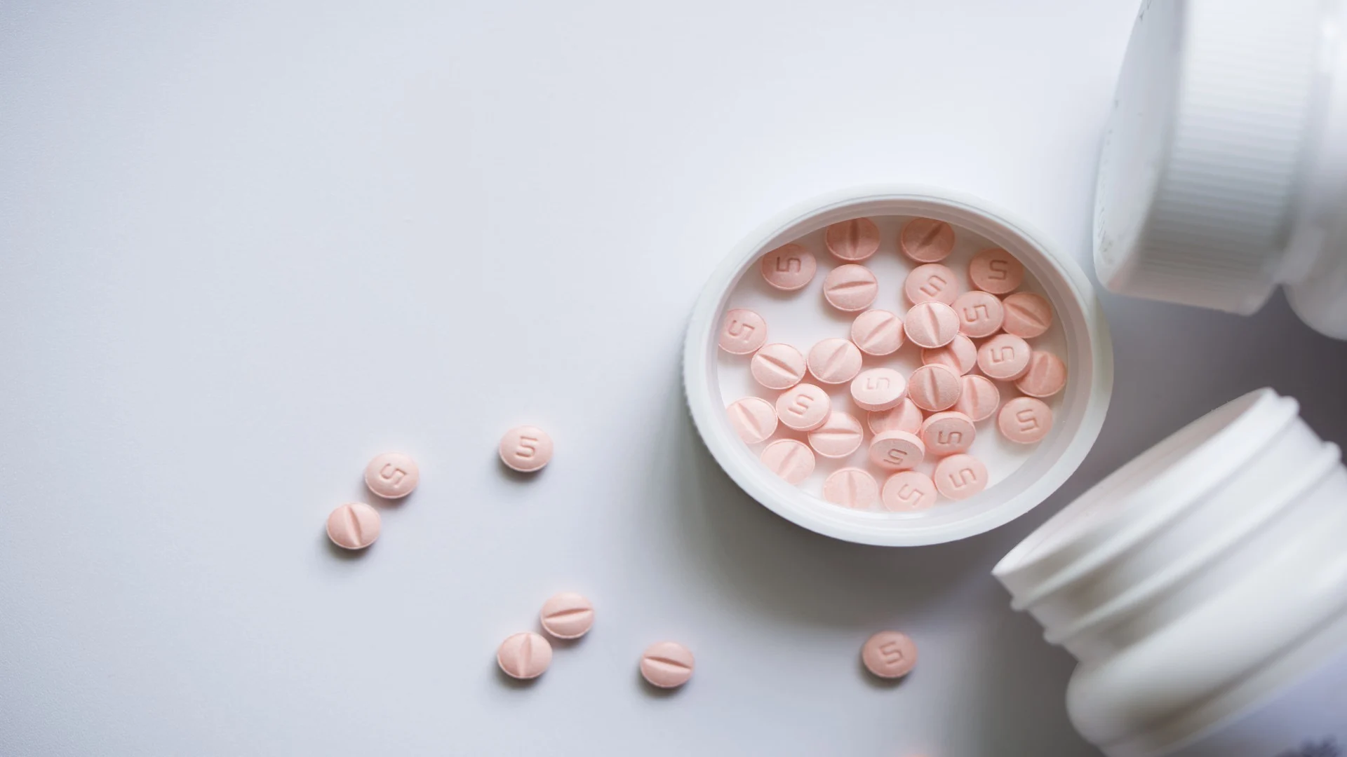 how long does ibuprofen last - a bottle with ibuprofen pills in it. how long does ibuprofen last - a bottle with ibuprofen pills in it.