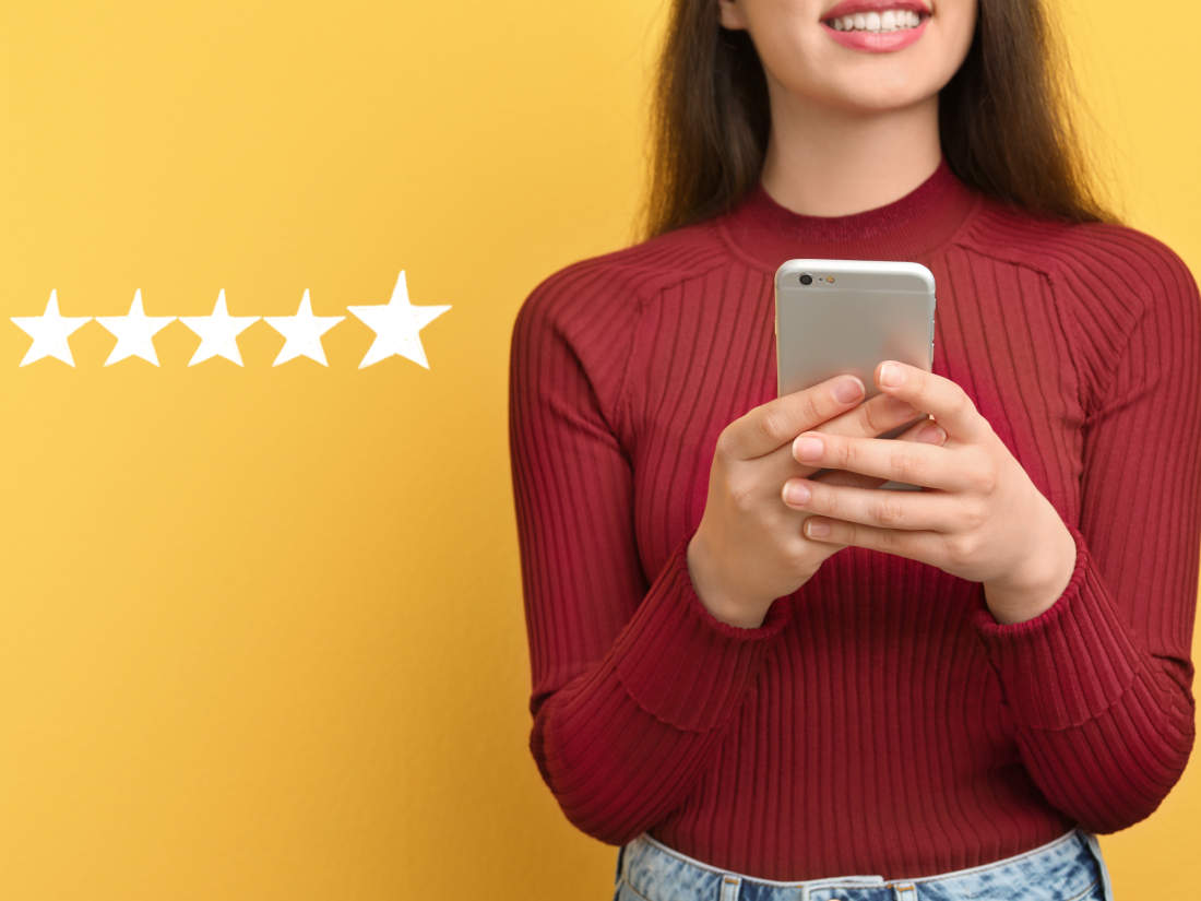 Employee engagement platform review - 5 yellow stars on pink and blue background