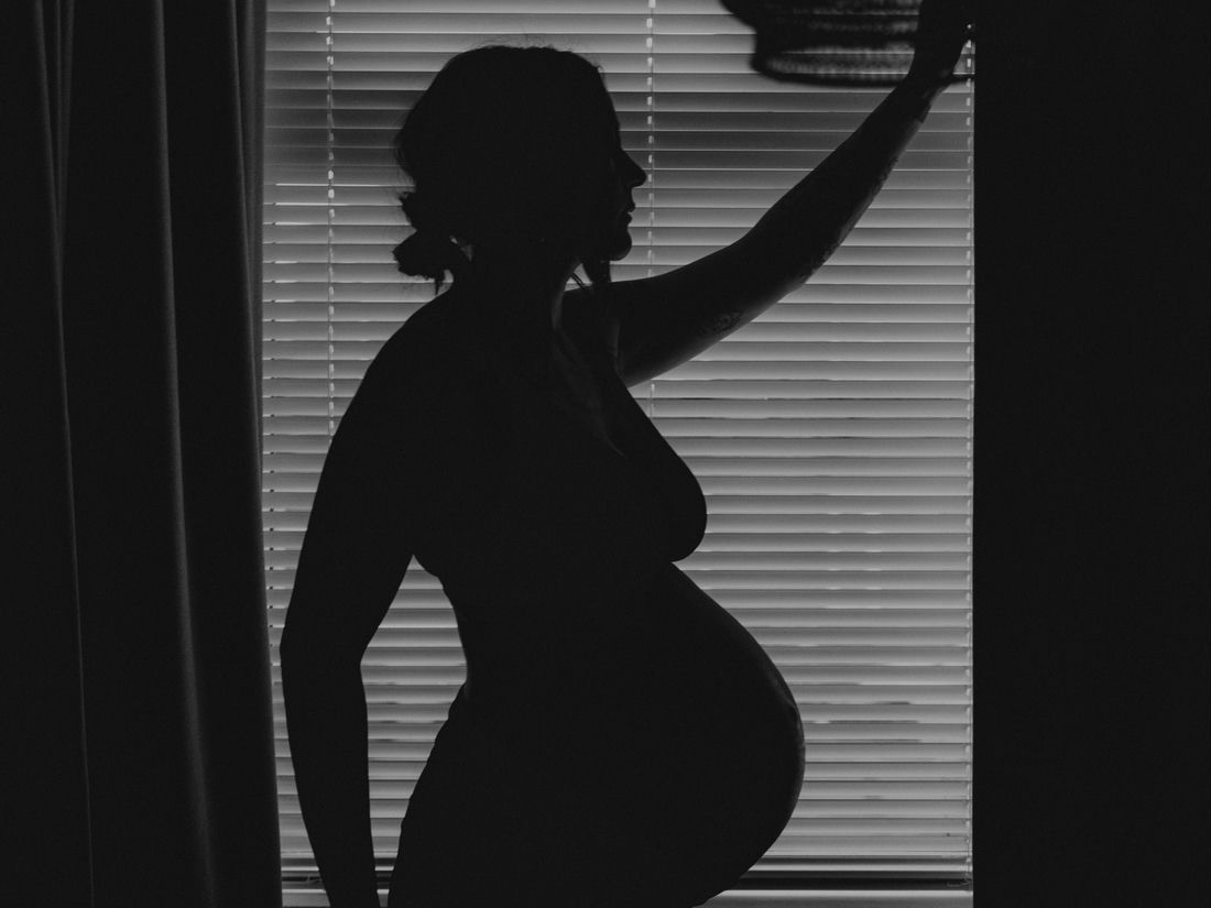 Pregnant lady silhouette 