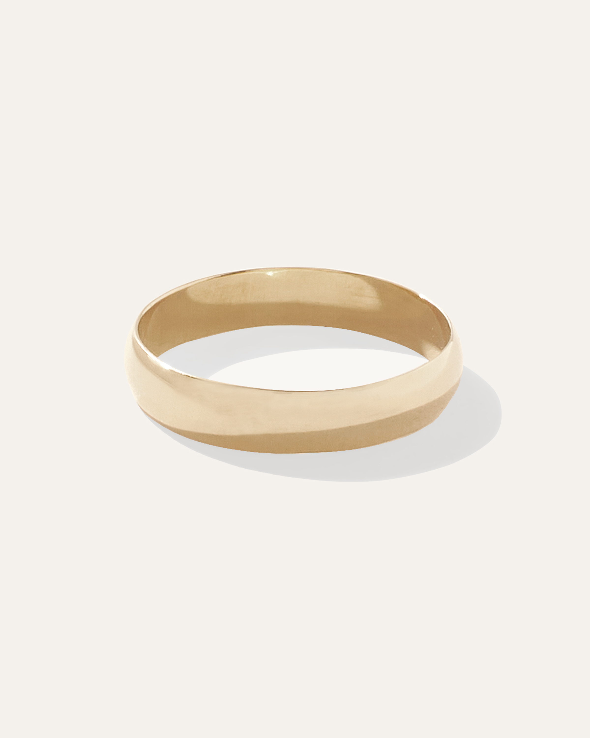 14K Gold Lightweight Round Edge Band