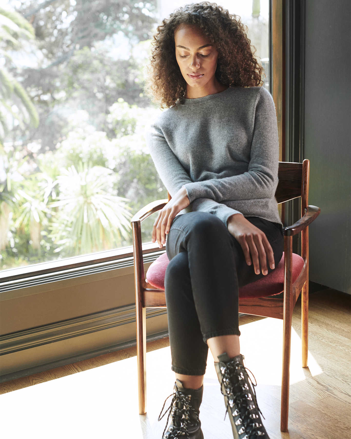woman wearing grey womens cashmere sweater sitting