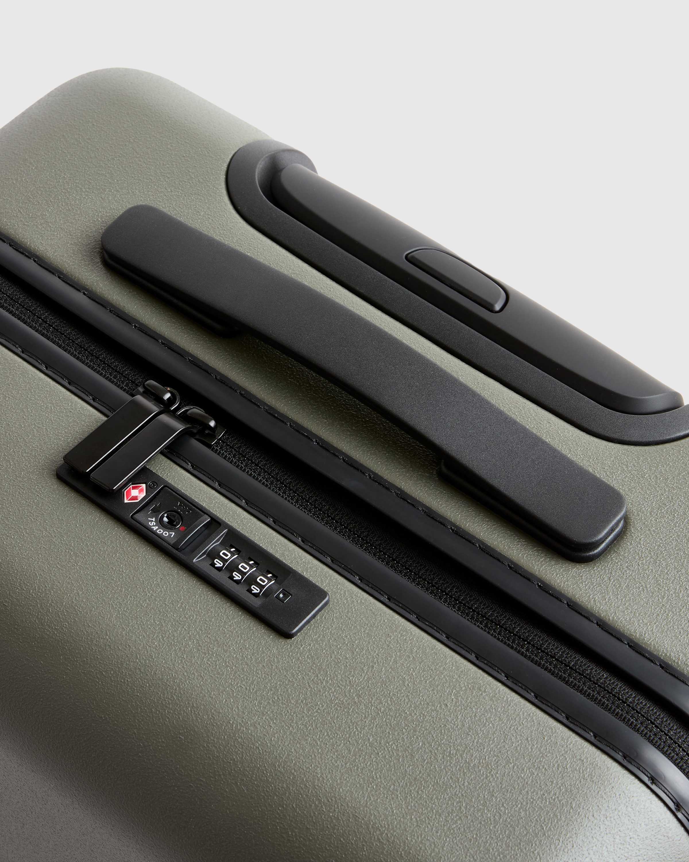 Carry-On & Medium Check-In Suitcase Set - thumbnail 7