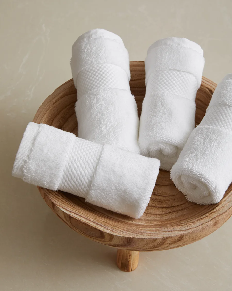 Towels UltraLuxePlush White Washcloths 2434