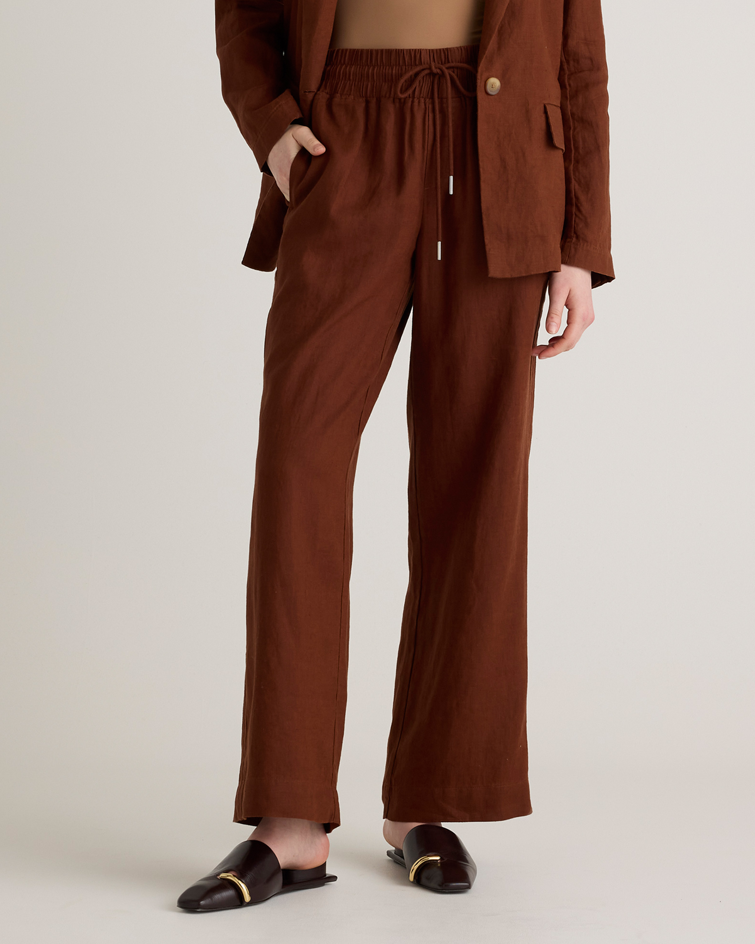 Shop Quince Women's 100% European Linen Wide Leg Pants In Chocolate