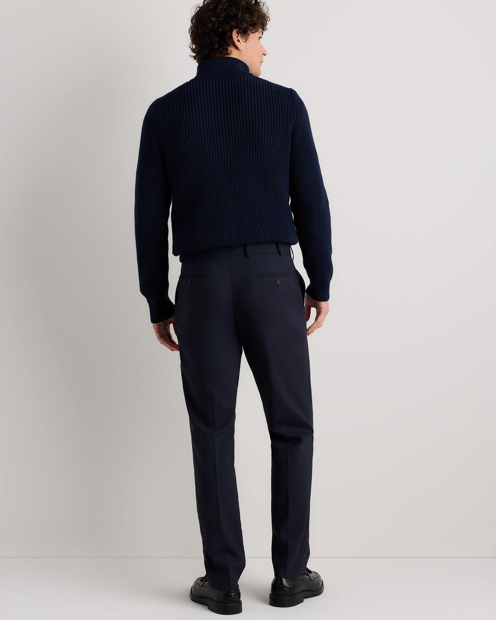 Lightweight Wrinkle-Free Wool Straight Fit Dress Pant in Black