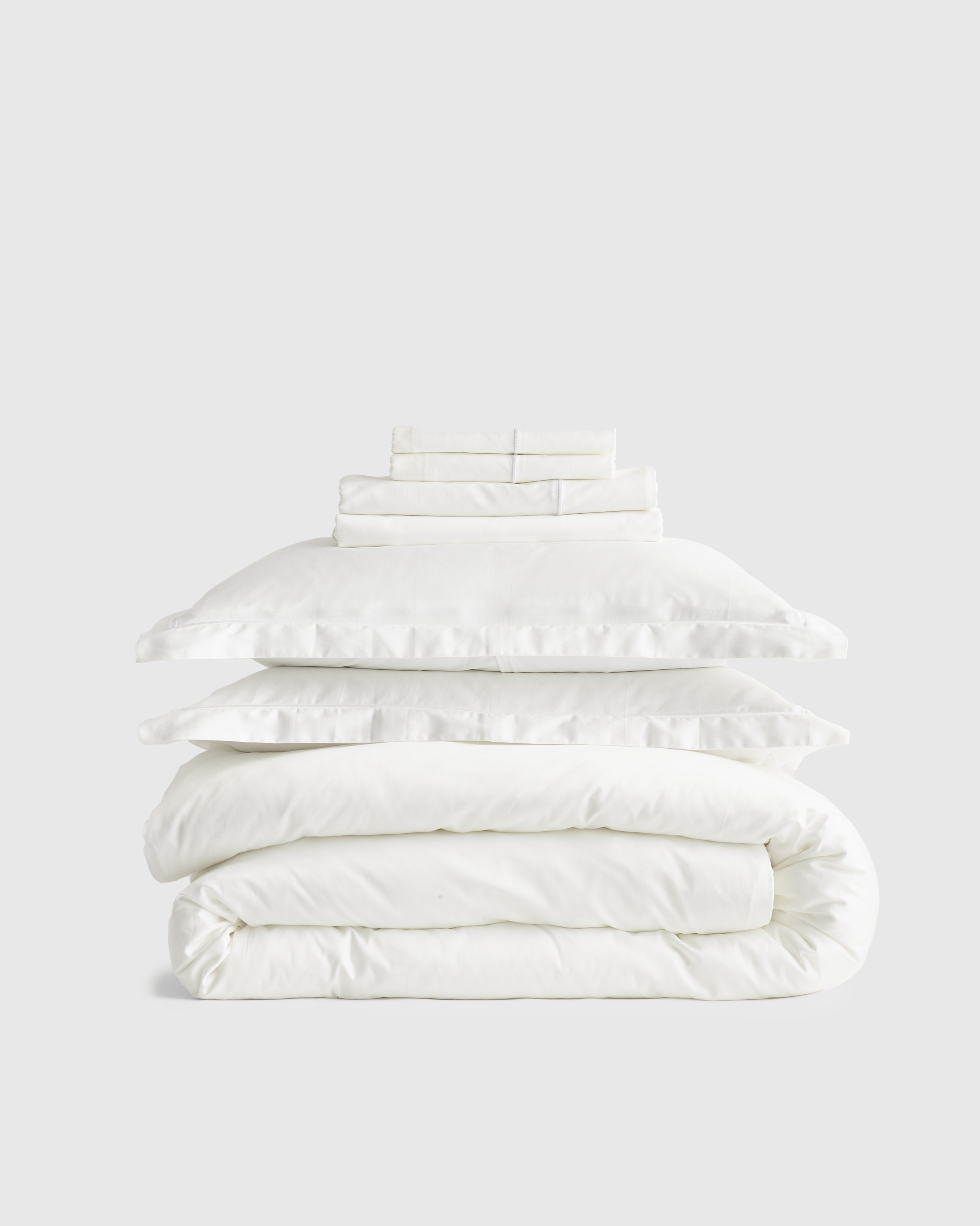  H by Frette Simple Border Standard Bath Bundle - Luxury  All-White Bath Linens Bundle/Includes 2 Hand Towels, 2 Bath Towels, and a  Bath Mat / 100% Cotton : Home & Kitchen