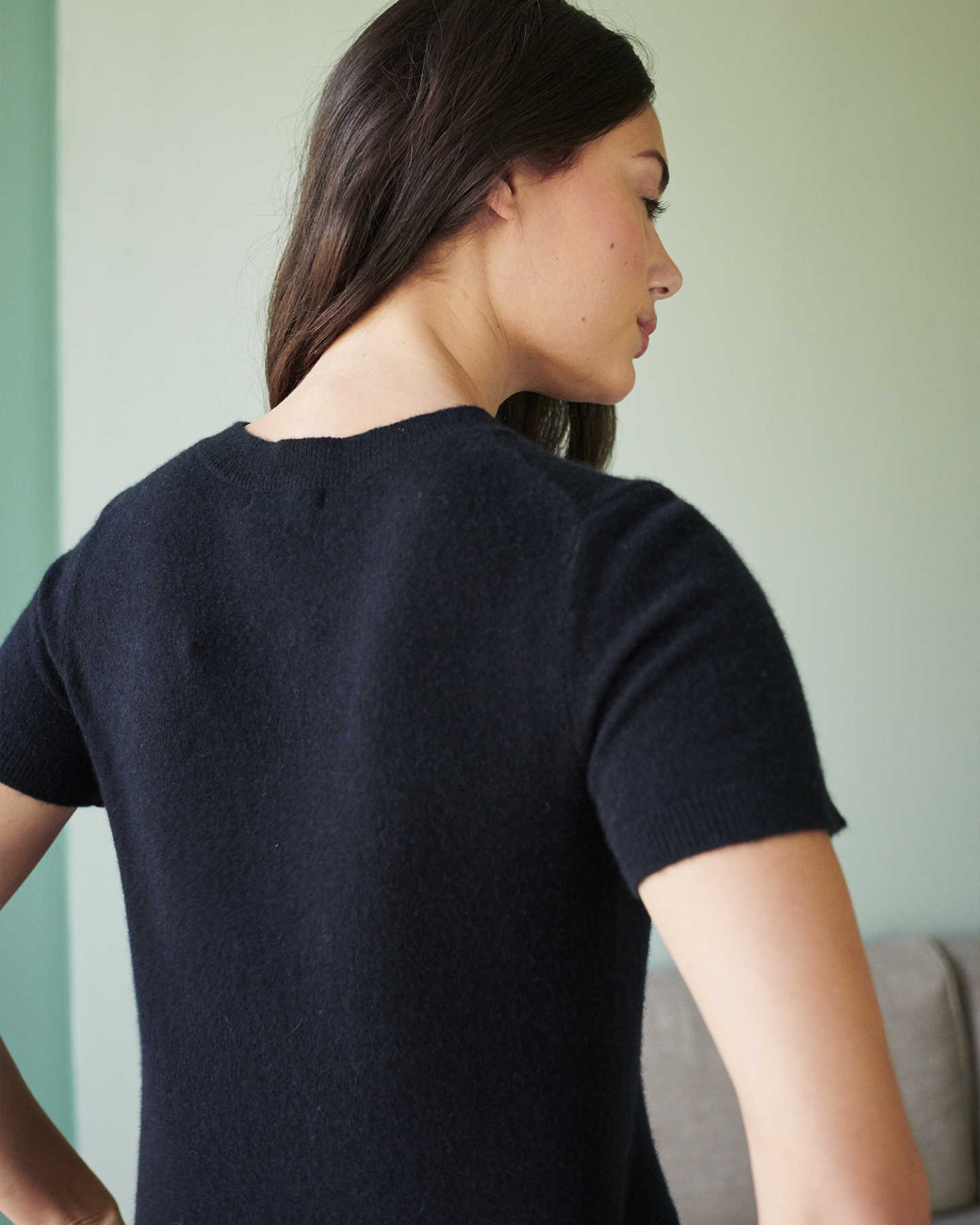 woman wearing black cashmere tee from back