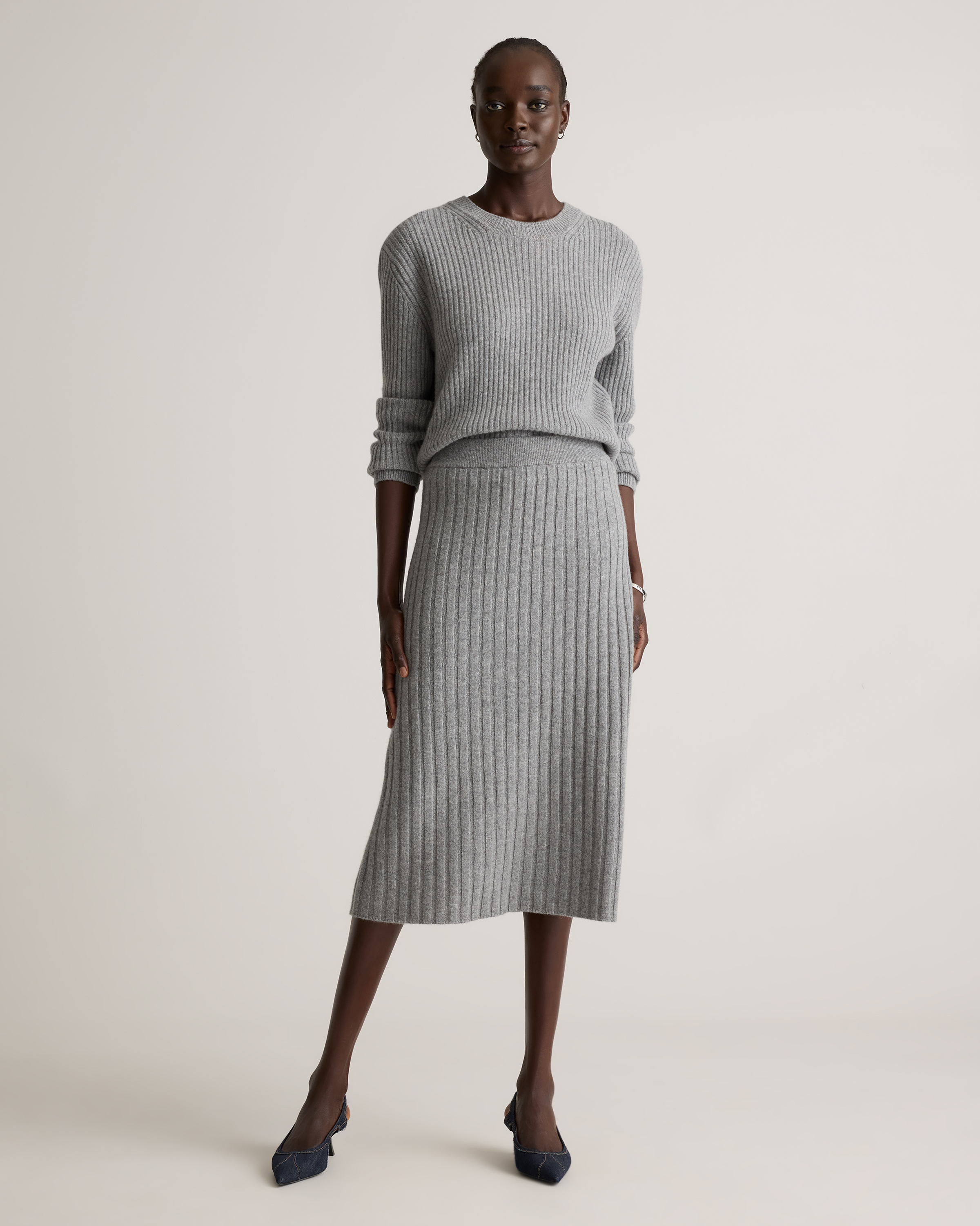 cashmere dresses for women Liv Crew Neck Dress - Black - Crafted from luxurious cashmere Mirel - Long Turtleneck Cashmere