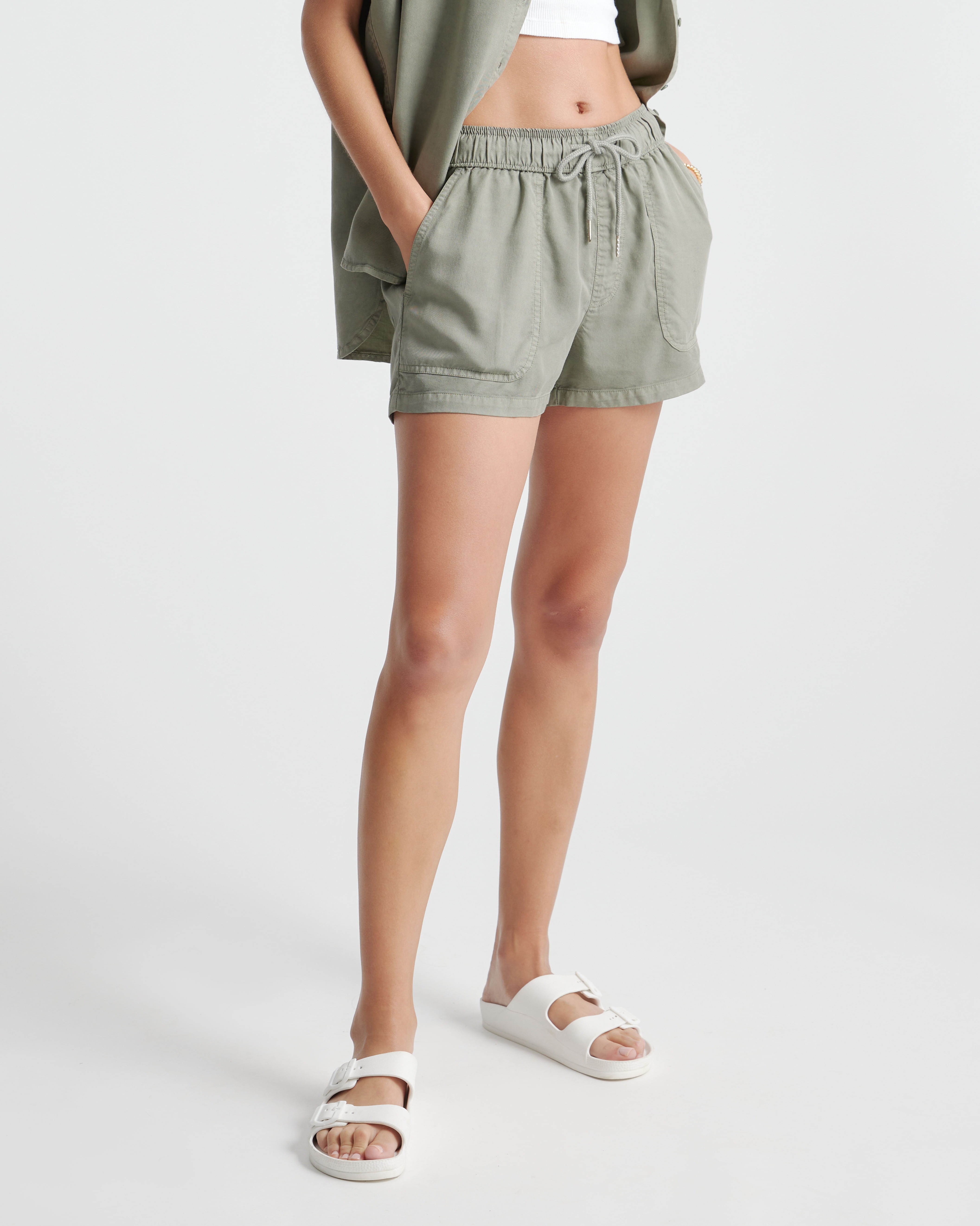 Quince Women's Vintage Wash Utility Shorts In Olive