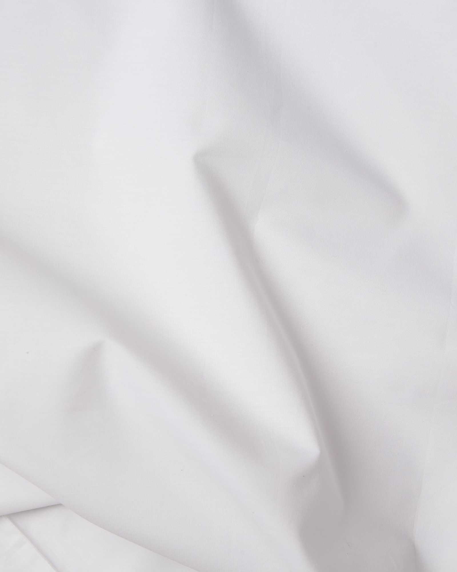 Organic percale sheet set in white zoomed in