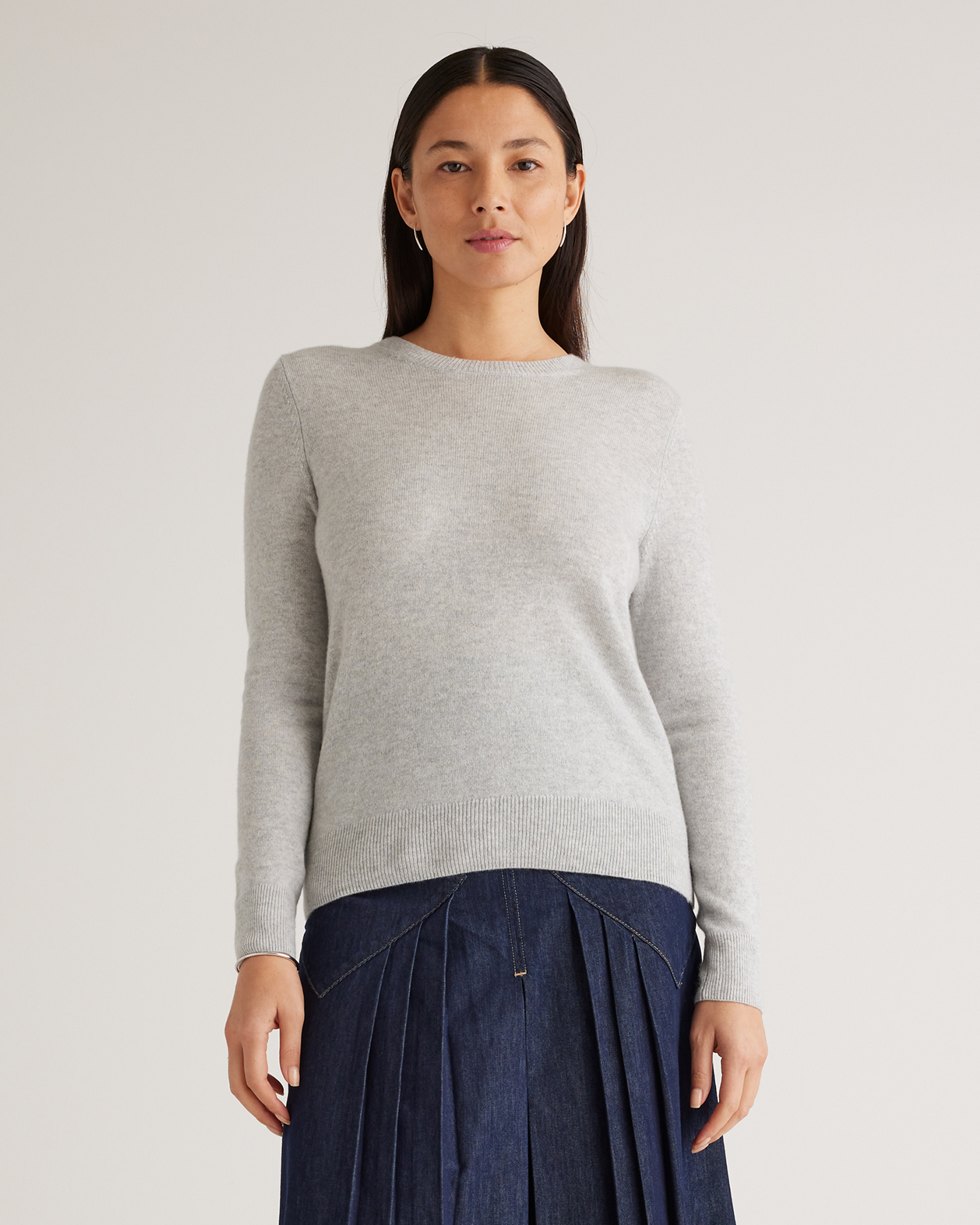 Shop Quince Women's Mongolian Cashmere Crewneck Sweater In Heather Pale Grey