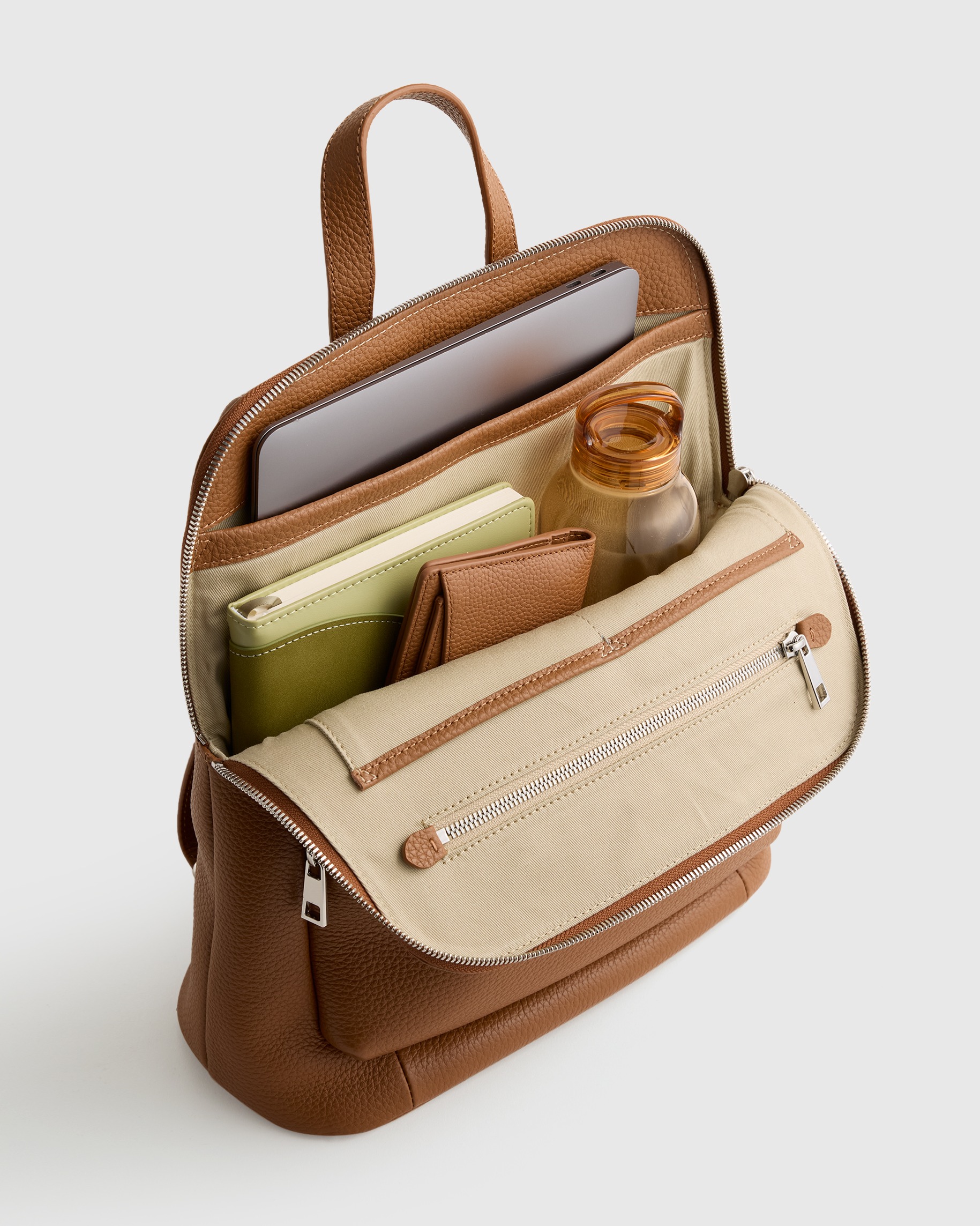 anello leather backpack canada Cross Bottle Regular – Te Koop 95% LEATHER + 5% POLYESTER Michael Kors Men's Malone External Personalisation::No Personalization The backpack features 10