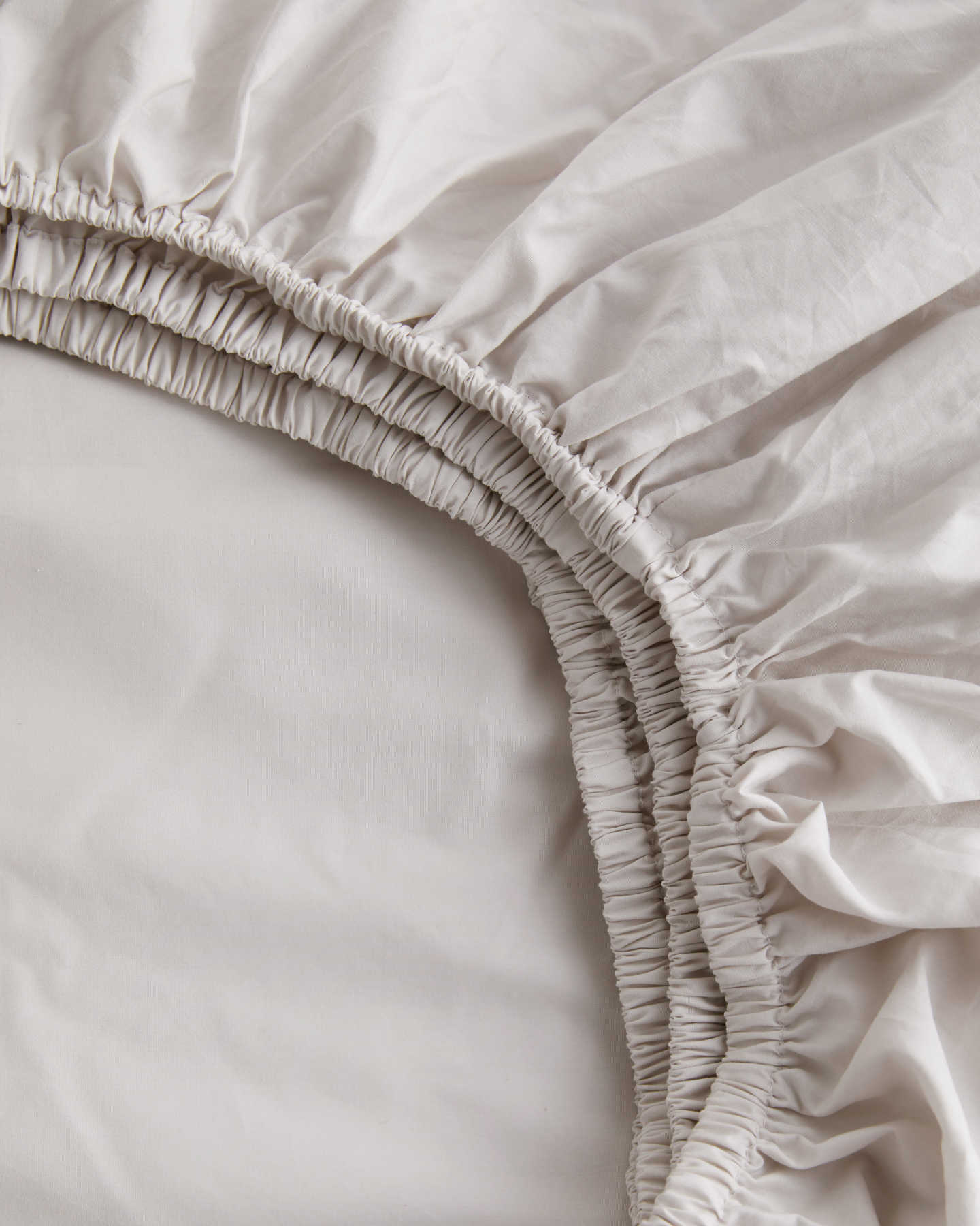 Organic percale sheet set in sand