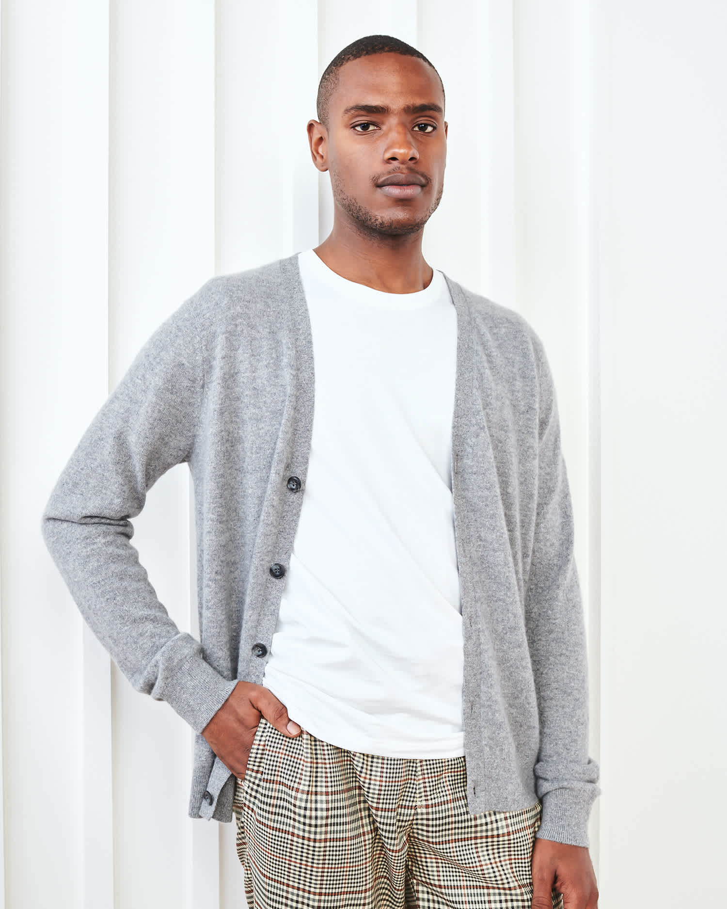 Men's cashmere cardigan sweater in grey staring