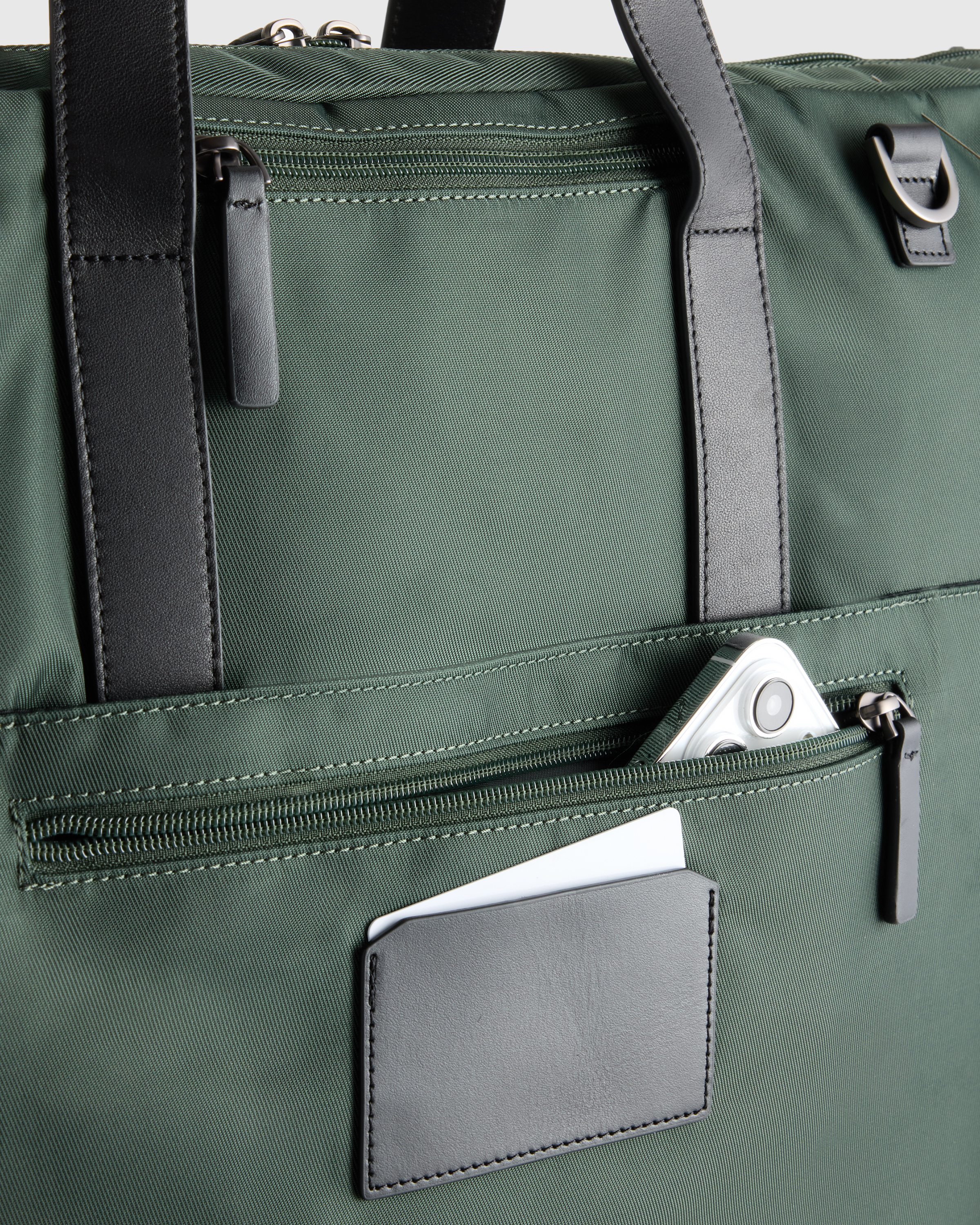 Voyage Nylon Garment Bag - thumbnail 10