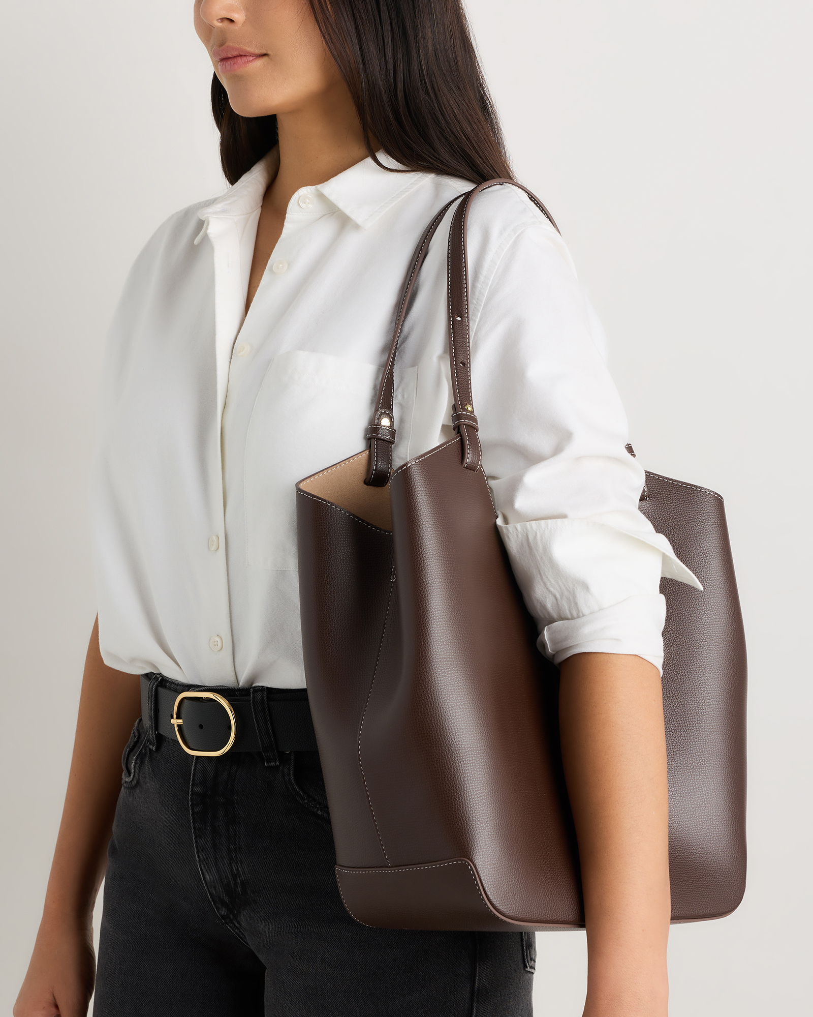 Italian Leather Trapeze Tote | Quince Canada