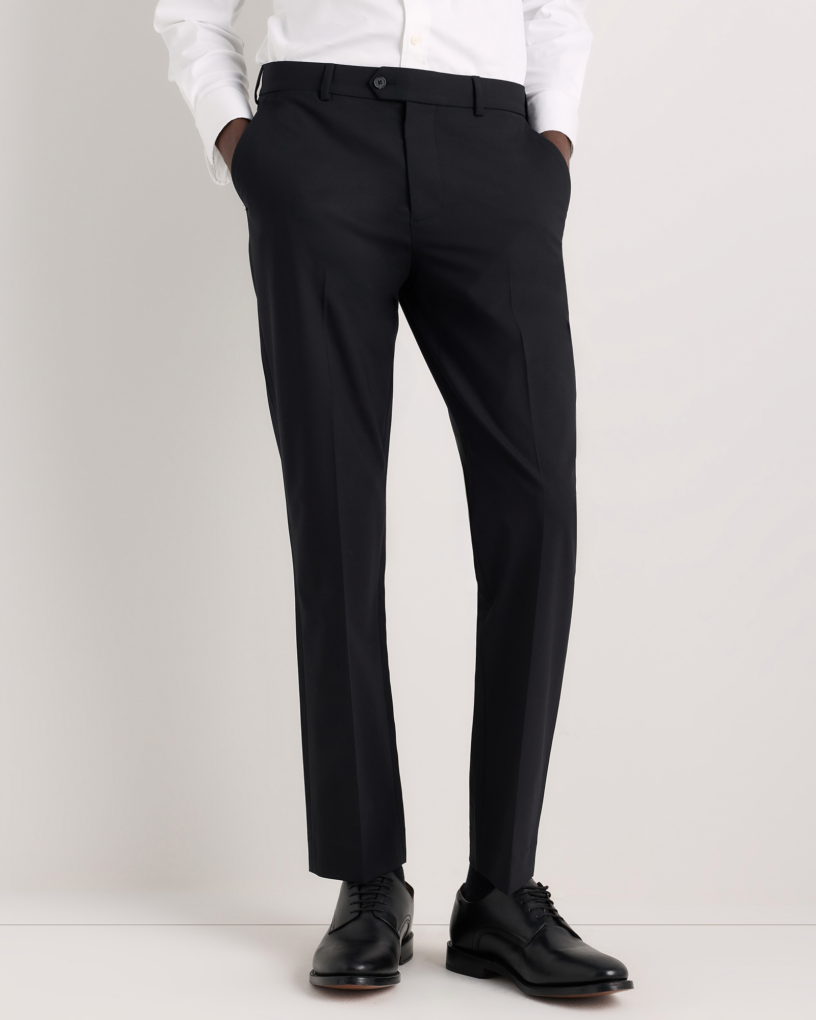 Lightweight Wrinkle-Free Wool Straight Fit Dress Pant in Black