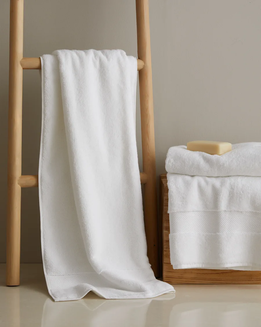 Towels UltraLuxePlush White BathTowels 2383