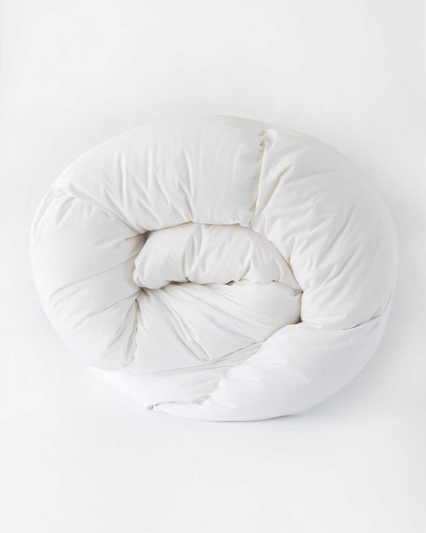 Down alternative comforter