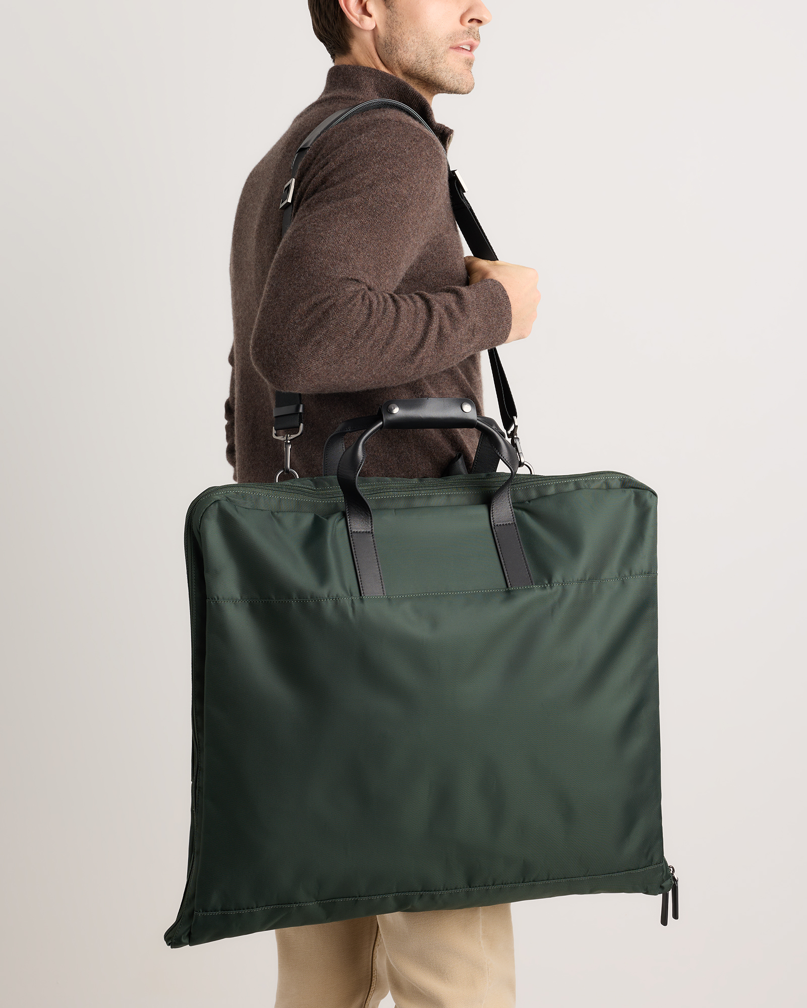 Voyage Nylon Garment Bag - thumbnail 4