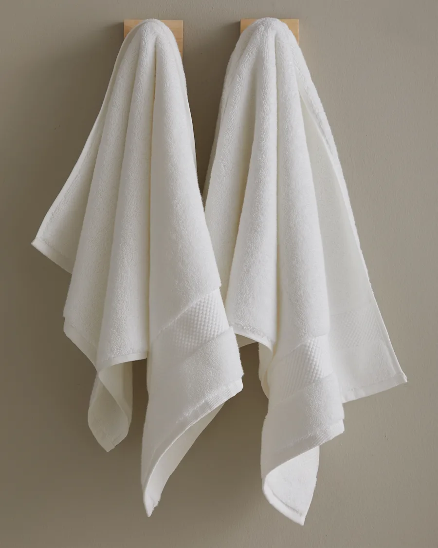 Towels UltraLuxePlush White HandTowels 2405