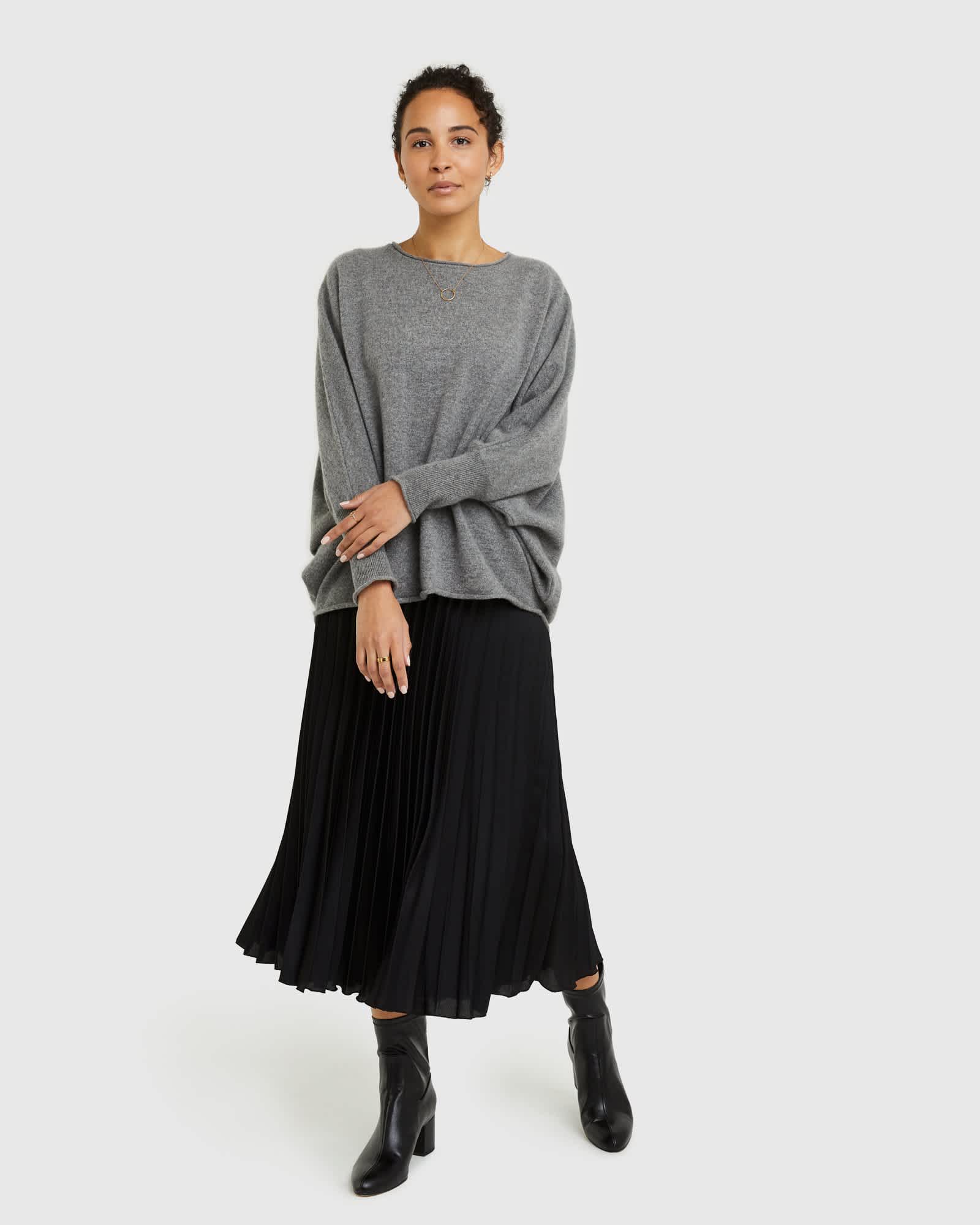 Woman wearing batwing sweater made from cashmere in grey from the front