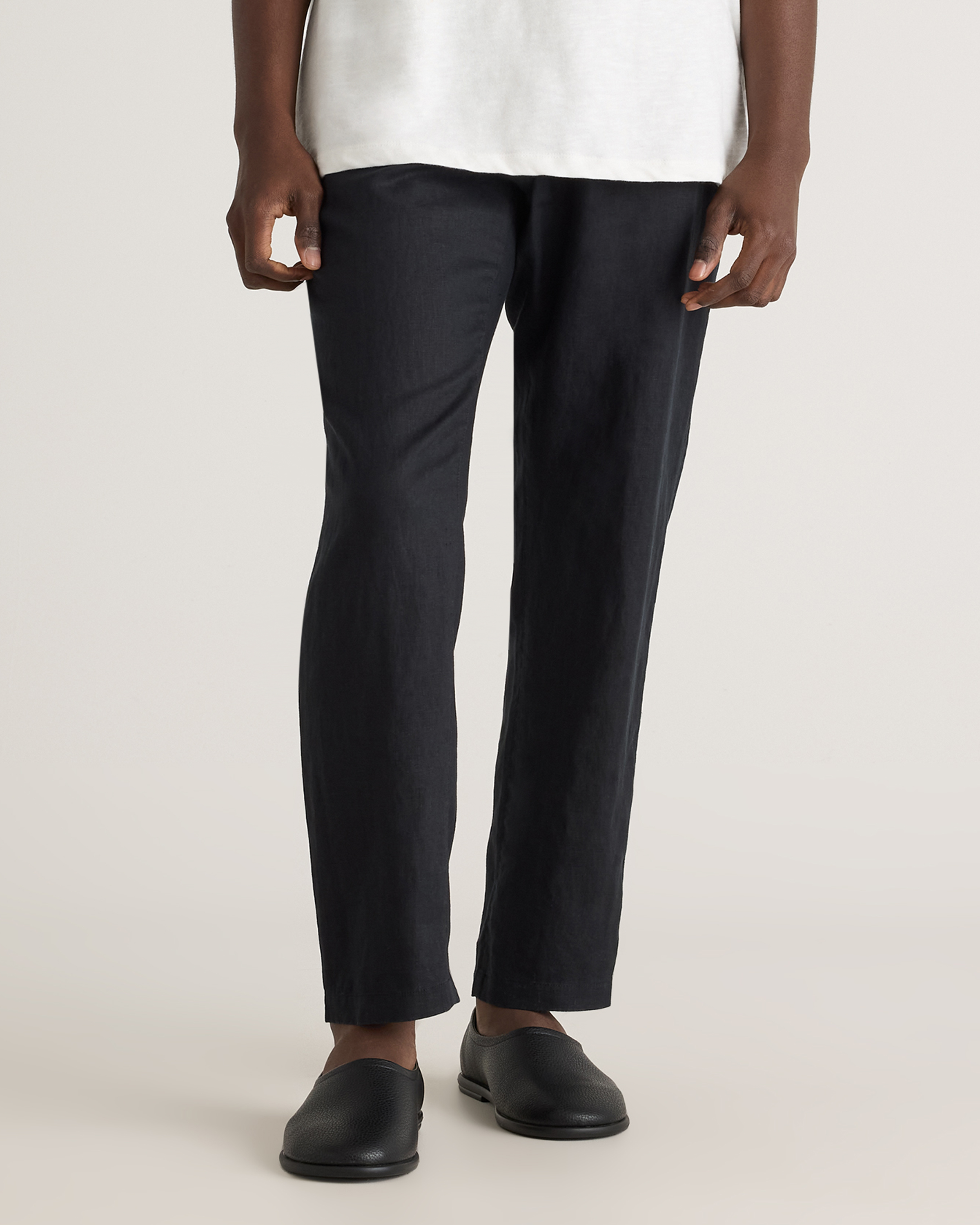 Shop Quince Men's 100% European Linen Drawstring Beach Pants In Black