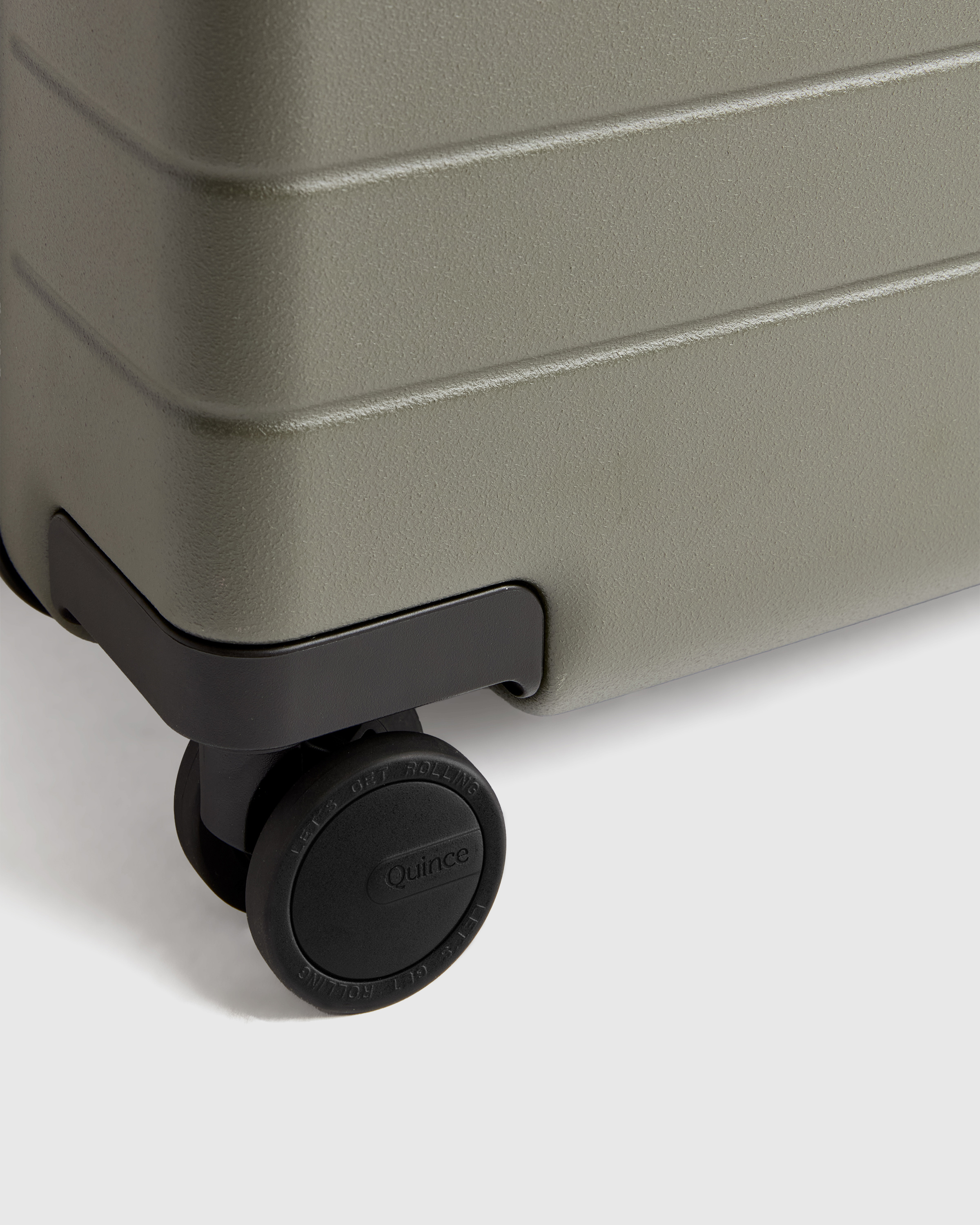Carry-On & Medium Check-In Suitcase Set - thumbnail 8
