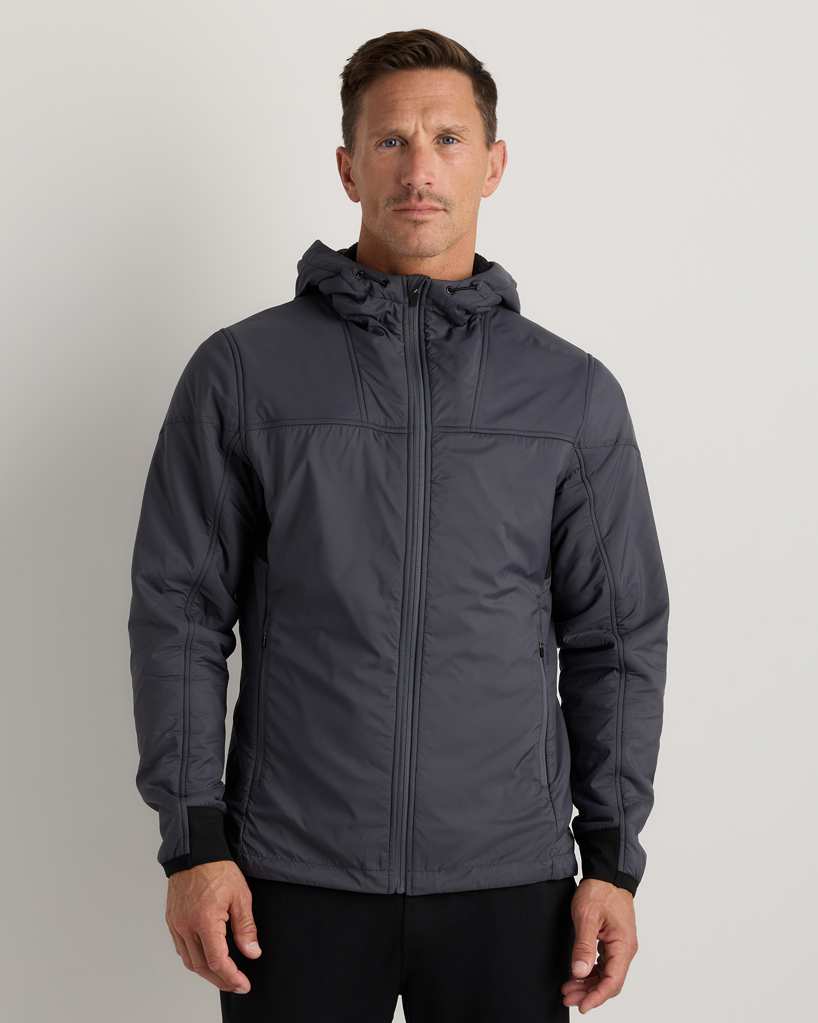 【美品】on Weather Jacket メンズ S ブラック/グレー Weather Proof Fleece-Lined Hooded Jacket in Carbon Grey | Quince