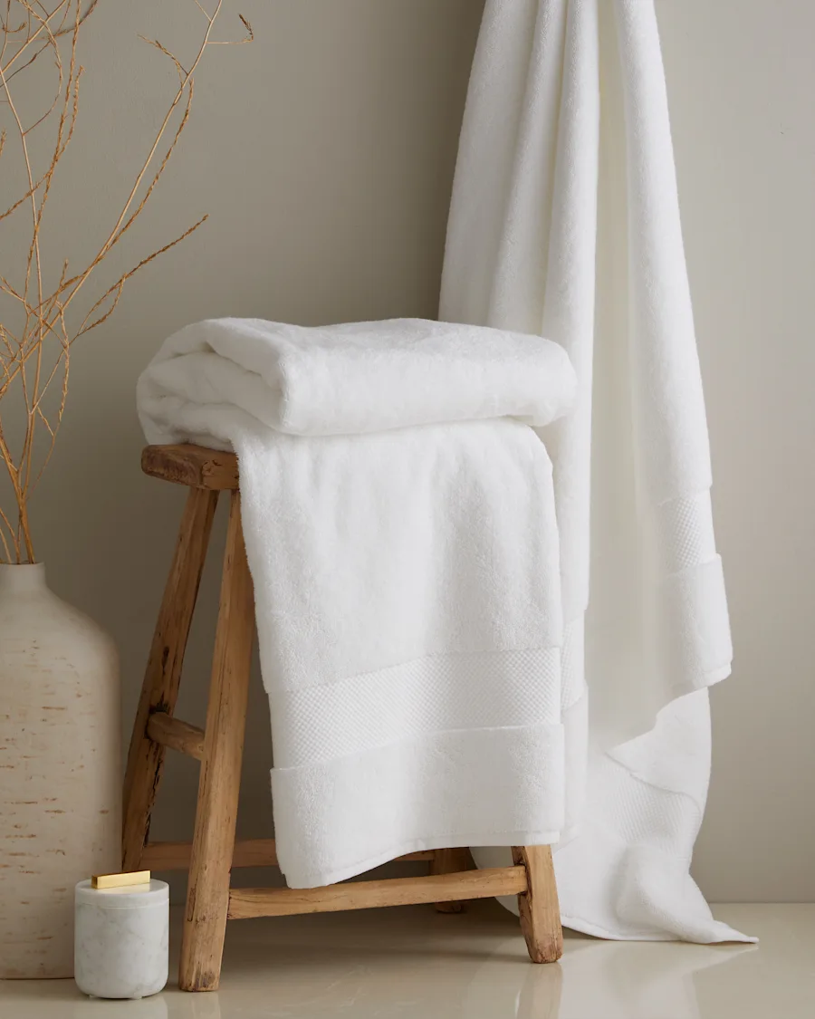 Towels UltraLuxePlush White BathSheets 2340