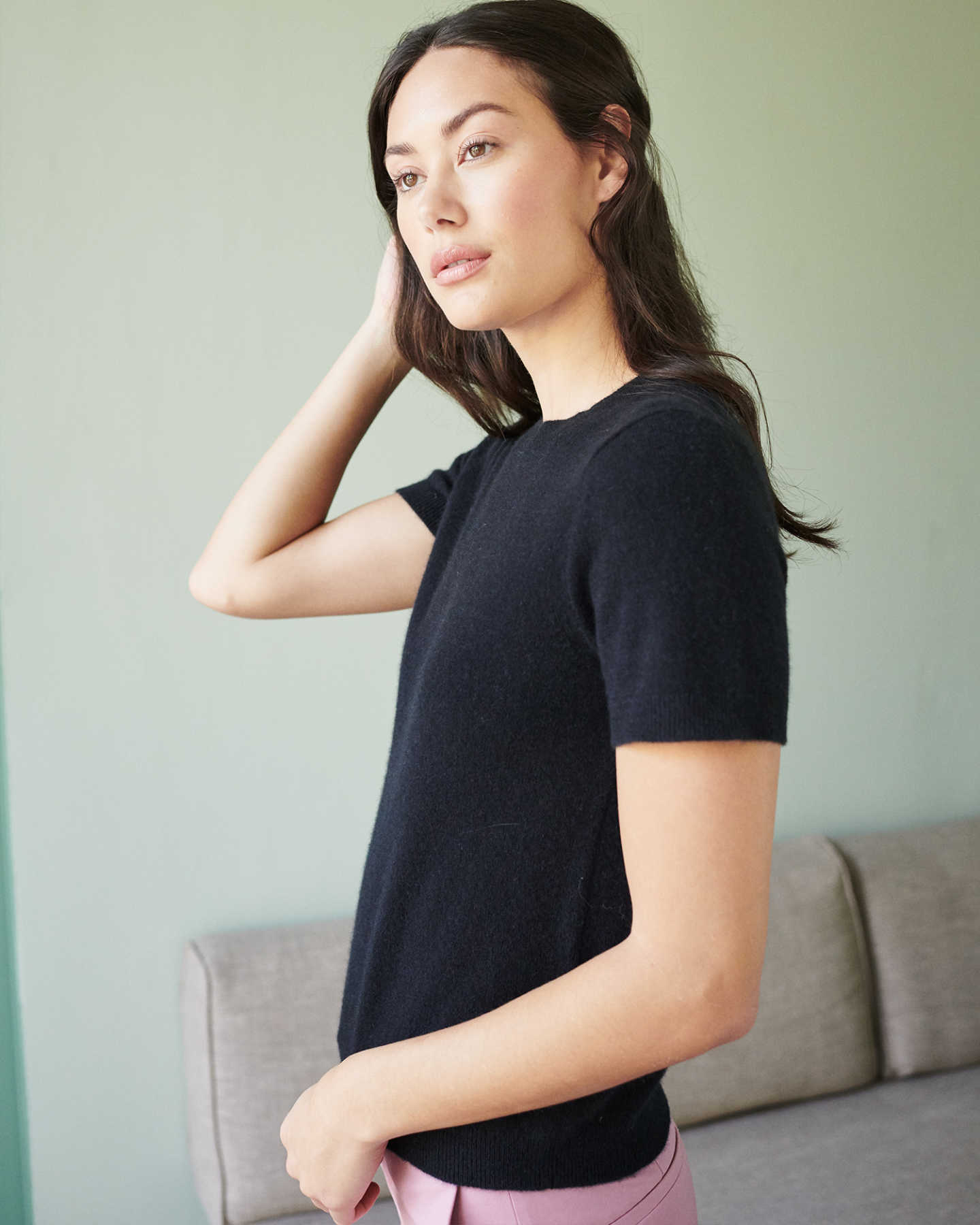 woman wearing black cashmere tee from side