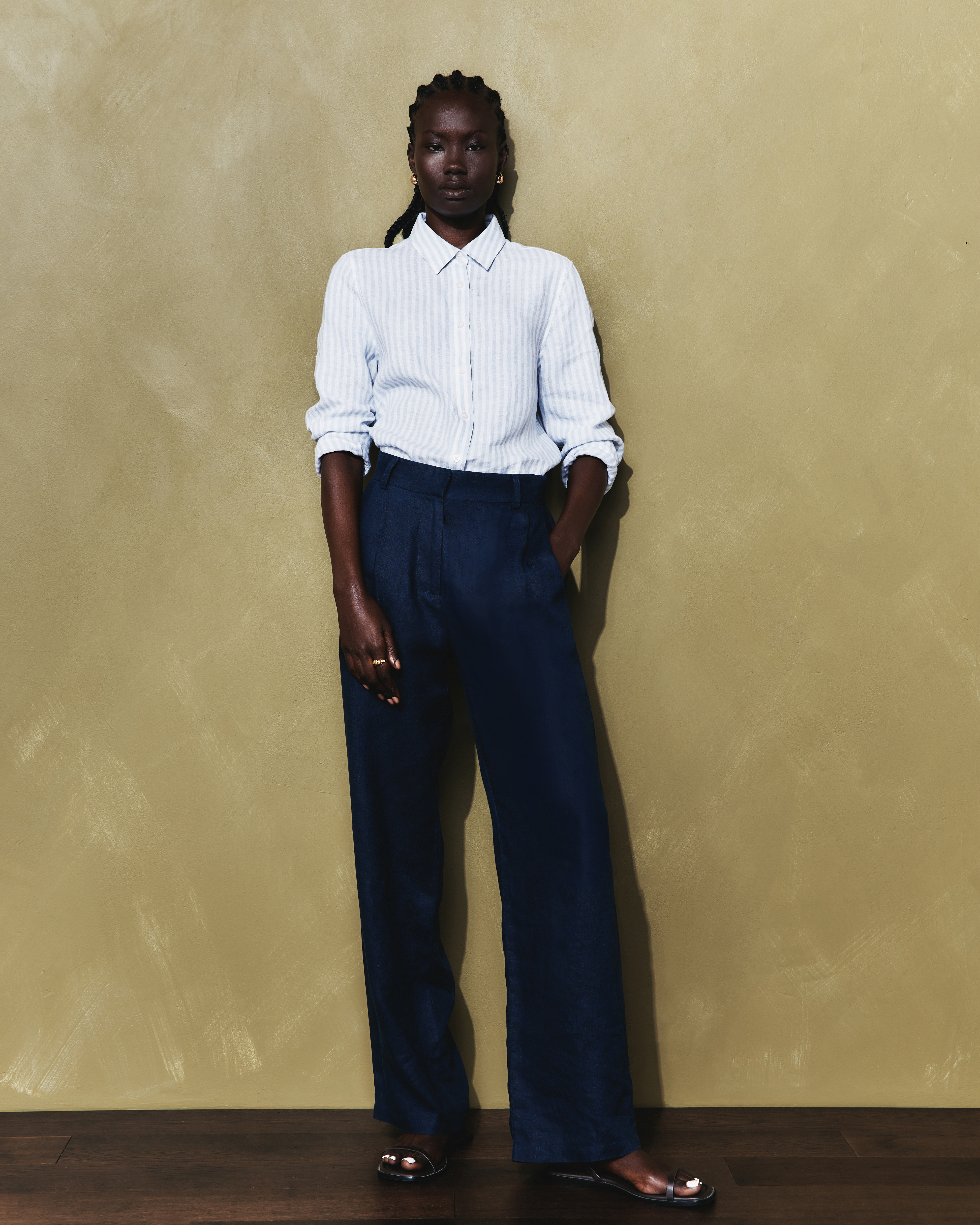 100% European Linen Pleated Trouser in Deep Navy