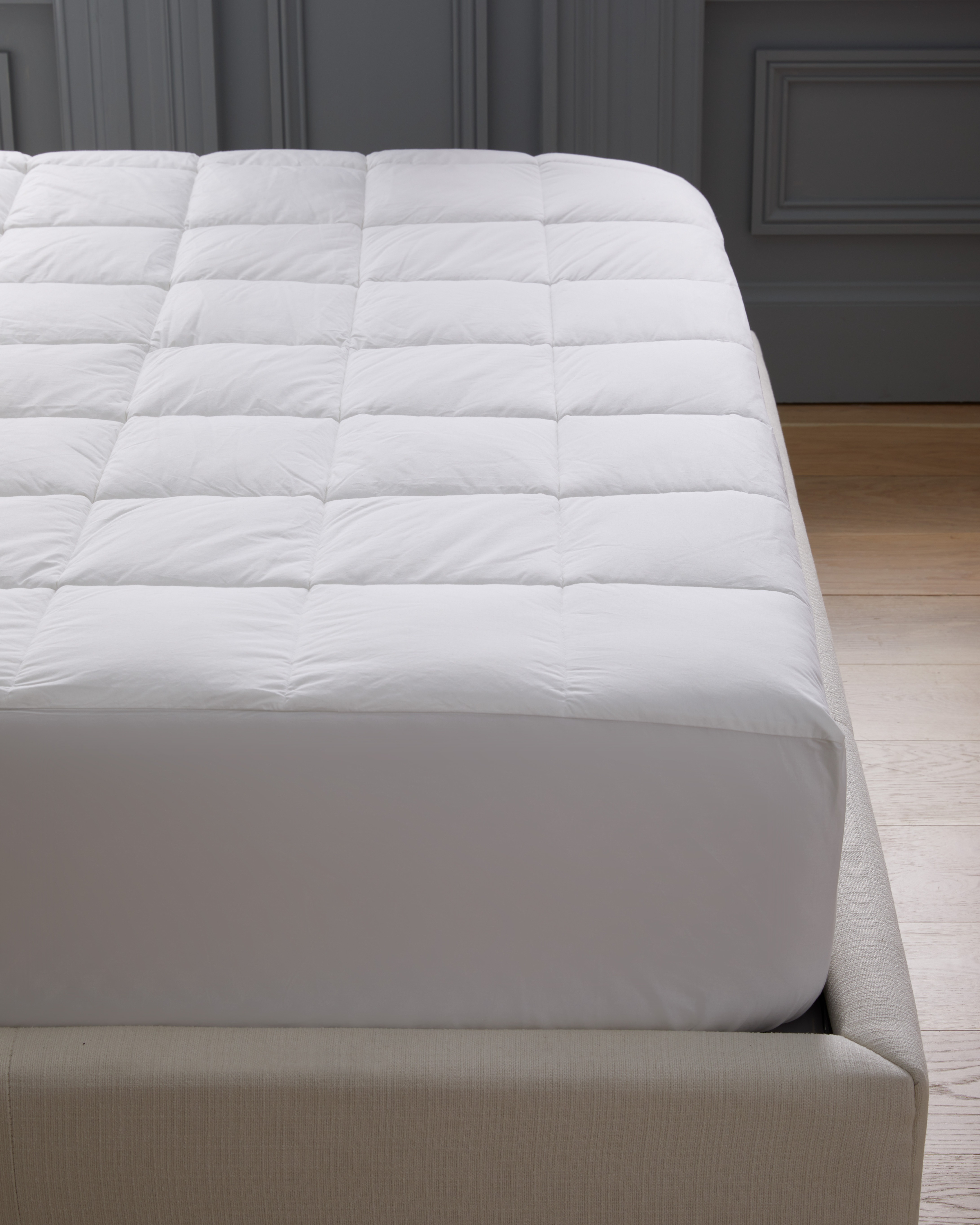 Quince Essential Mattress Pad In White