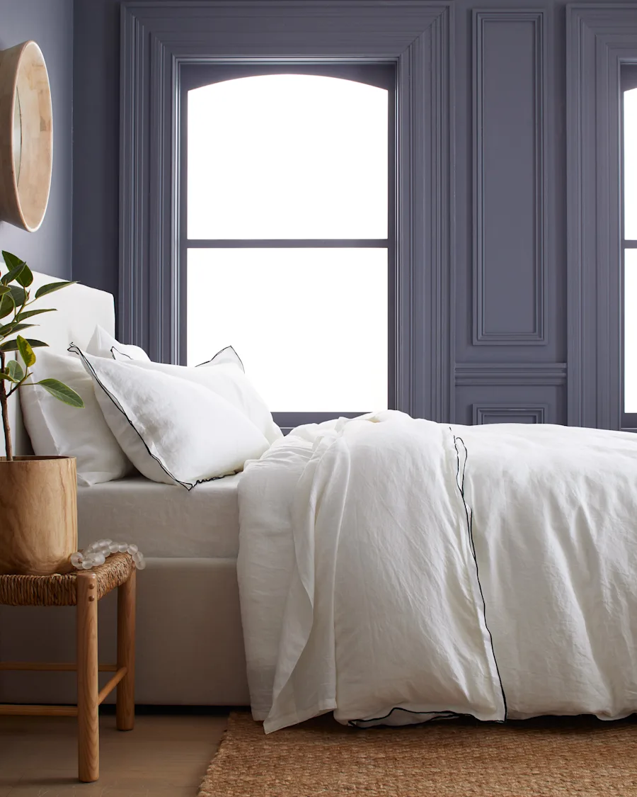 EuroLinenDoubleEmbroideredDuvet WhiteBlack 496