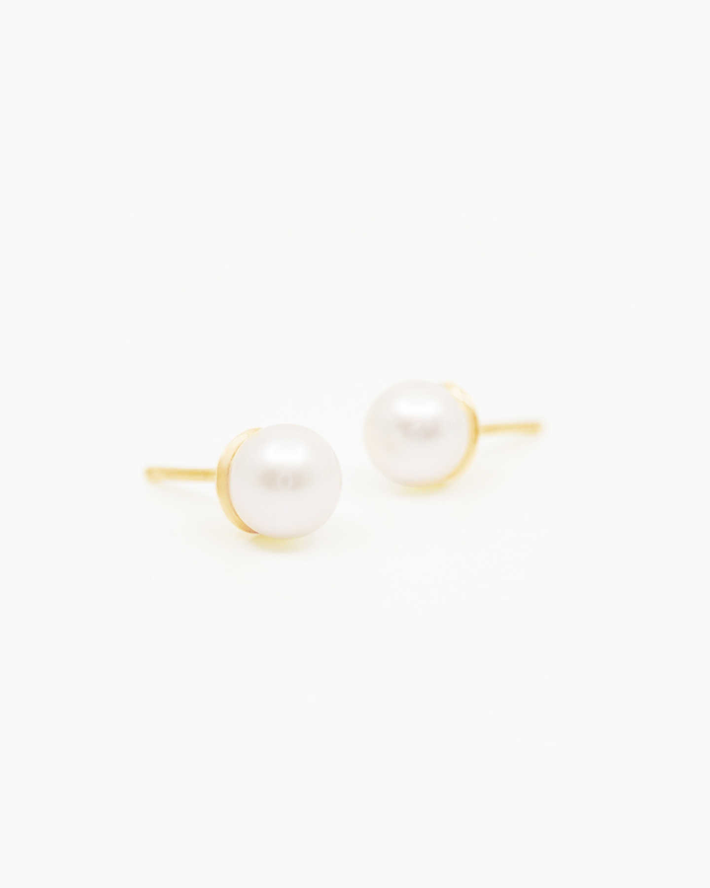 Freshwater Cultured Pearl Stud Earrings - Yellow Gold