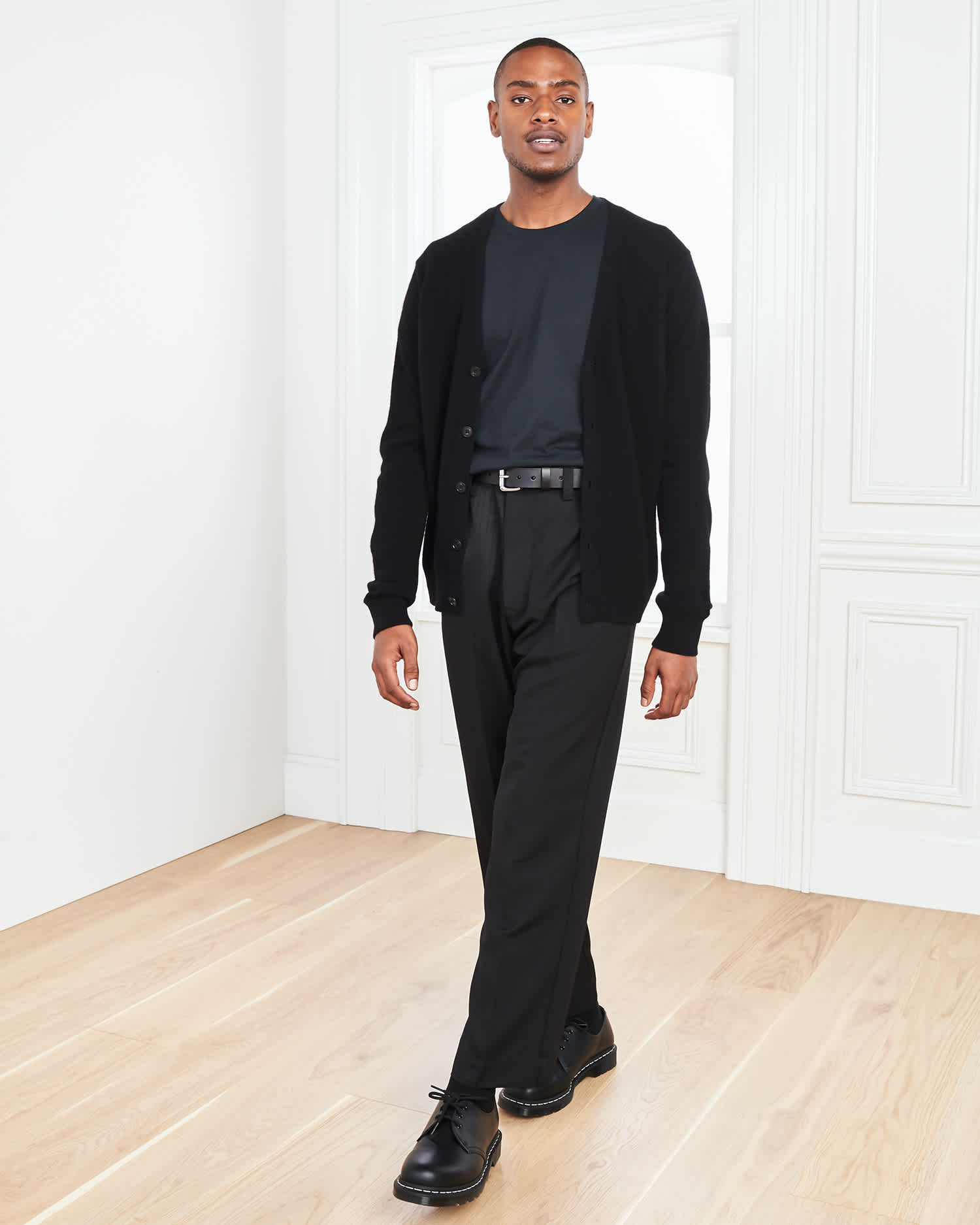 Men's cashmere cardigan sweater in black walking