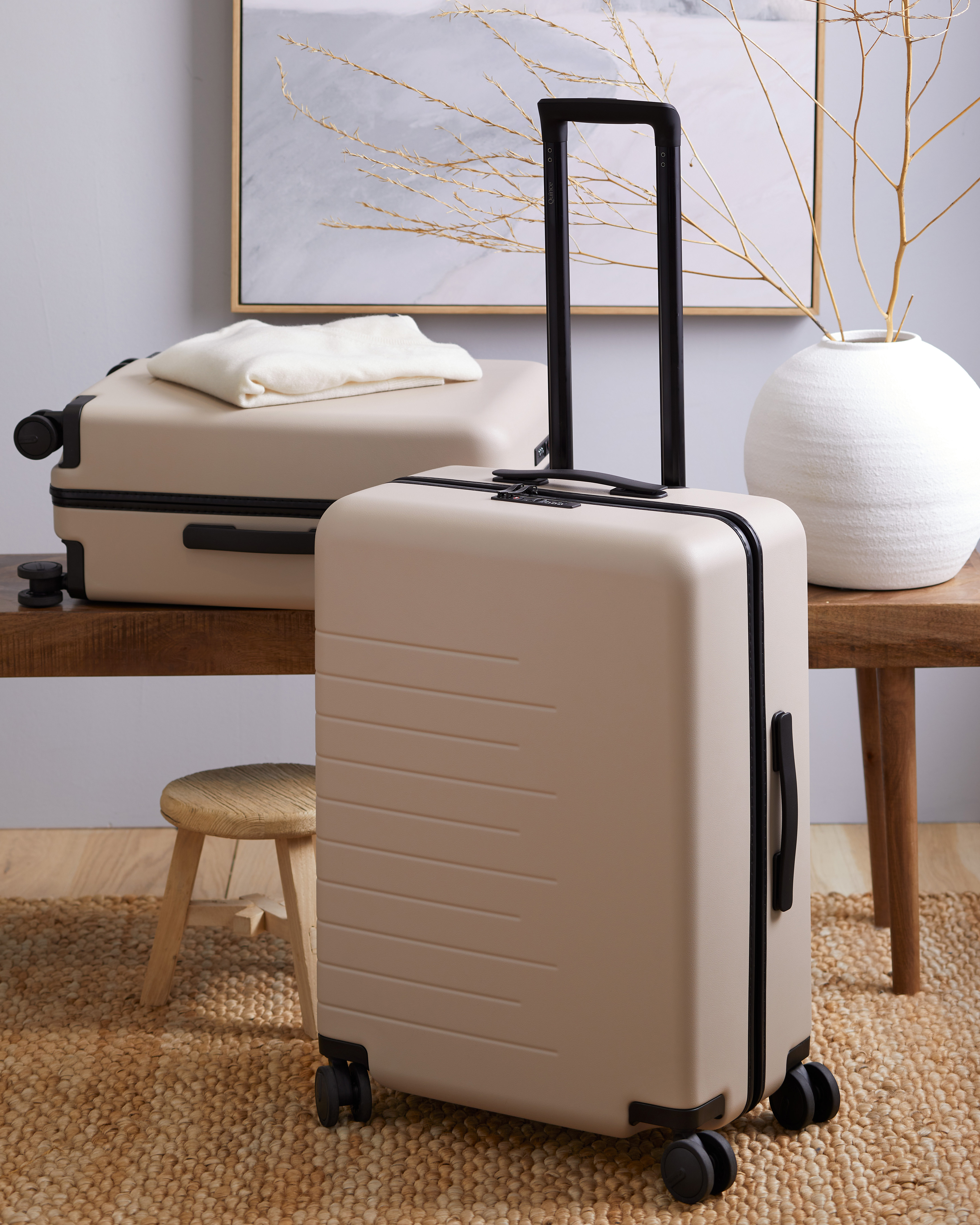 Medium Check-In Suitcase - thumbnail 10