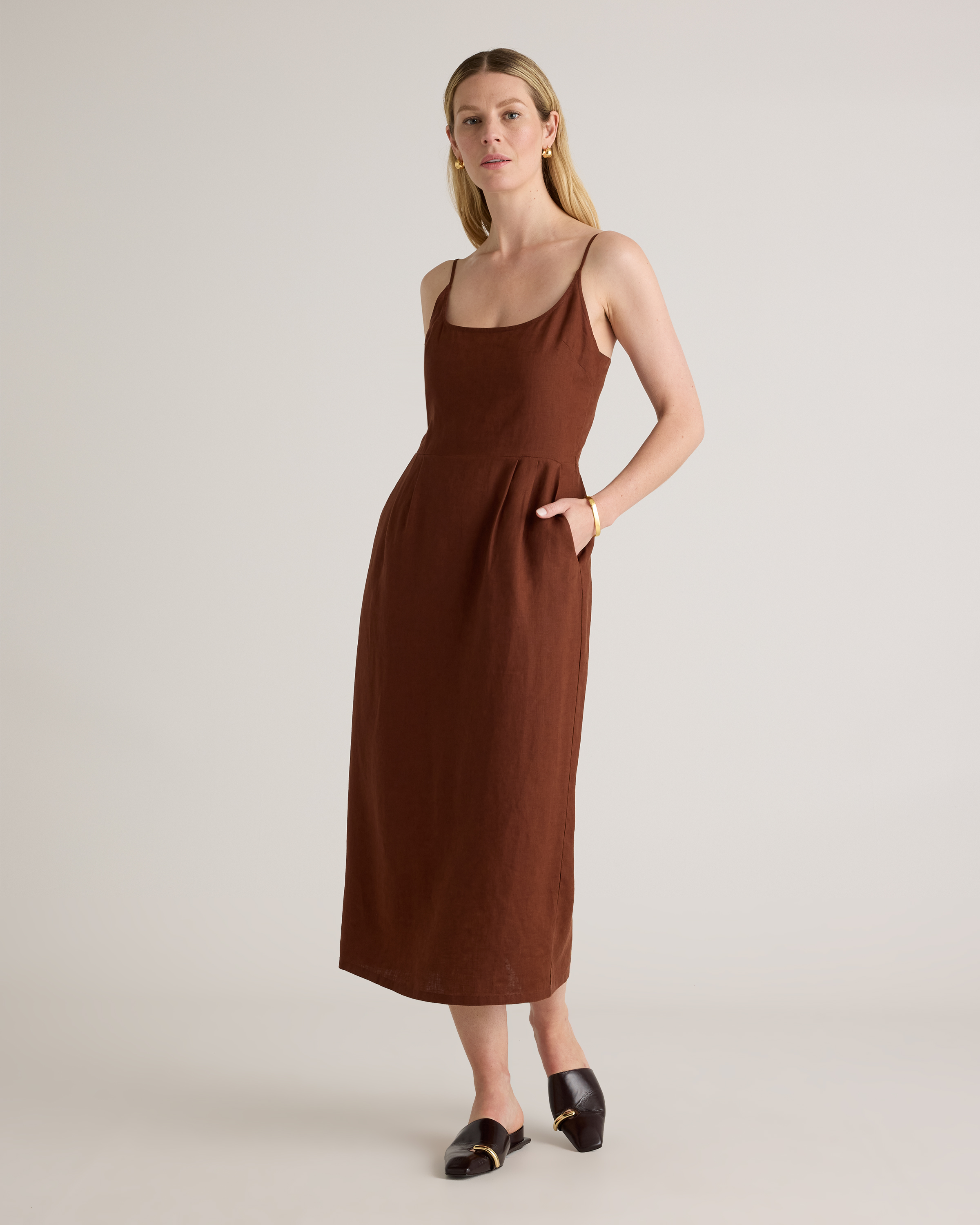 Shop Quince Women's 100% European Linen Scoop Neck Midi Dress In Chocolate