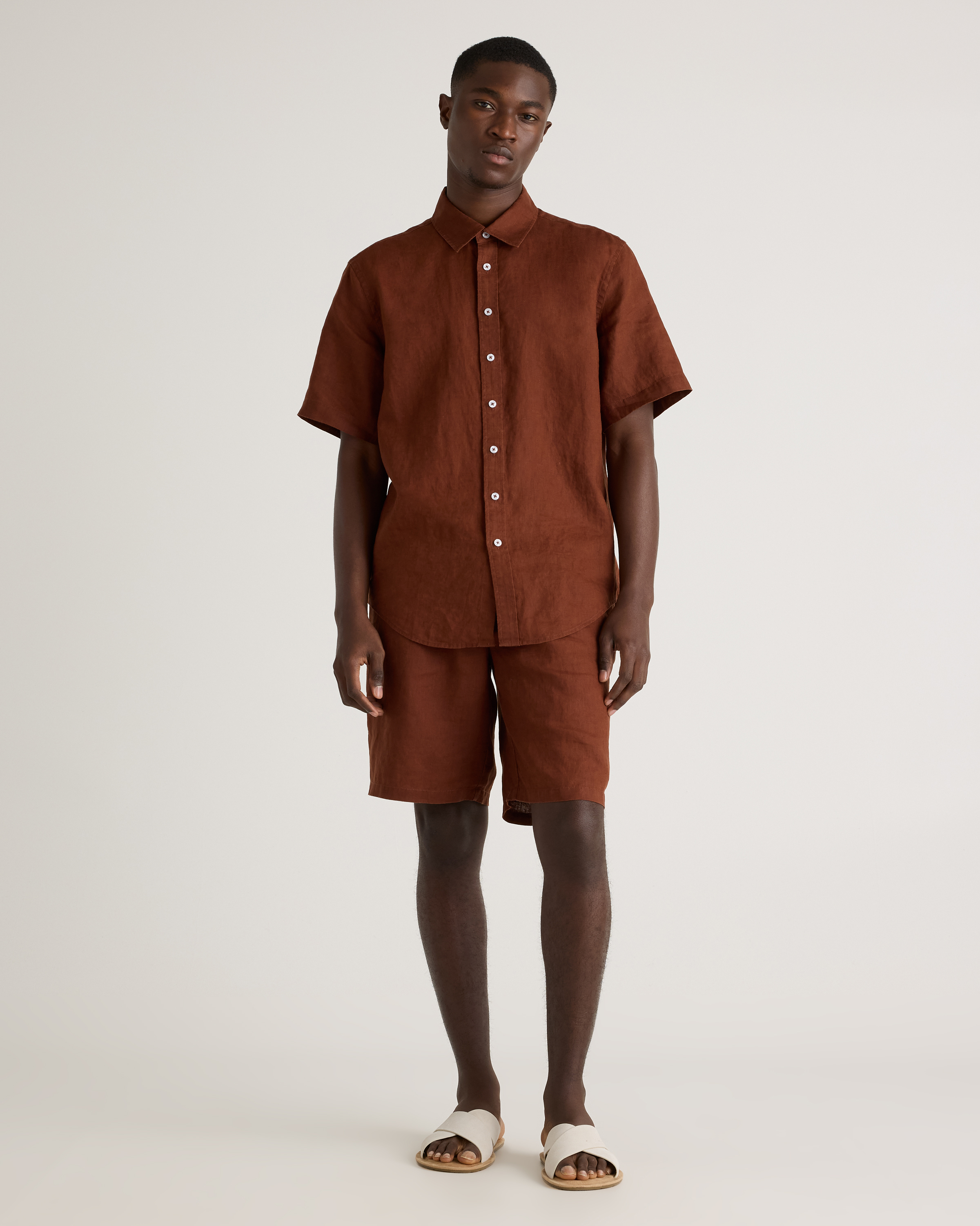 Shop Quince Men's 100% European Linen Short Sleeve Shirt In Chocolate